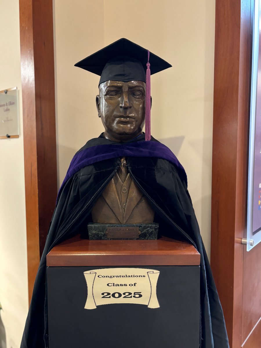 Congratulations graduates! We wish you all the best!

#UVALaw #LawLibraries #Graduation