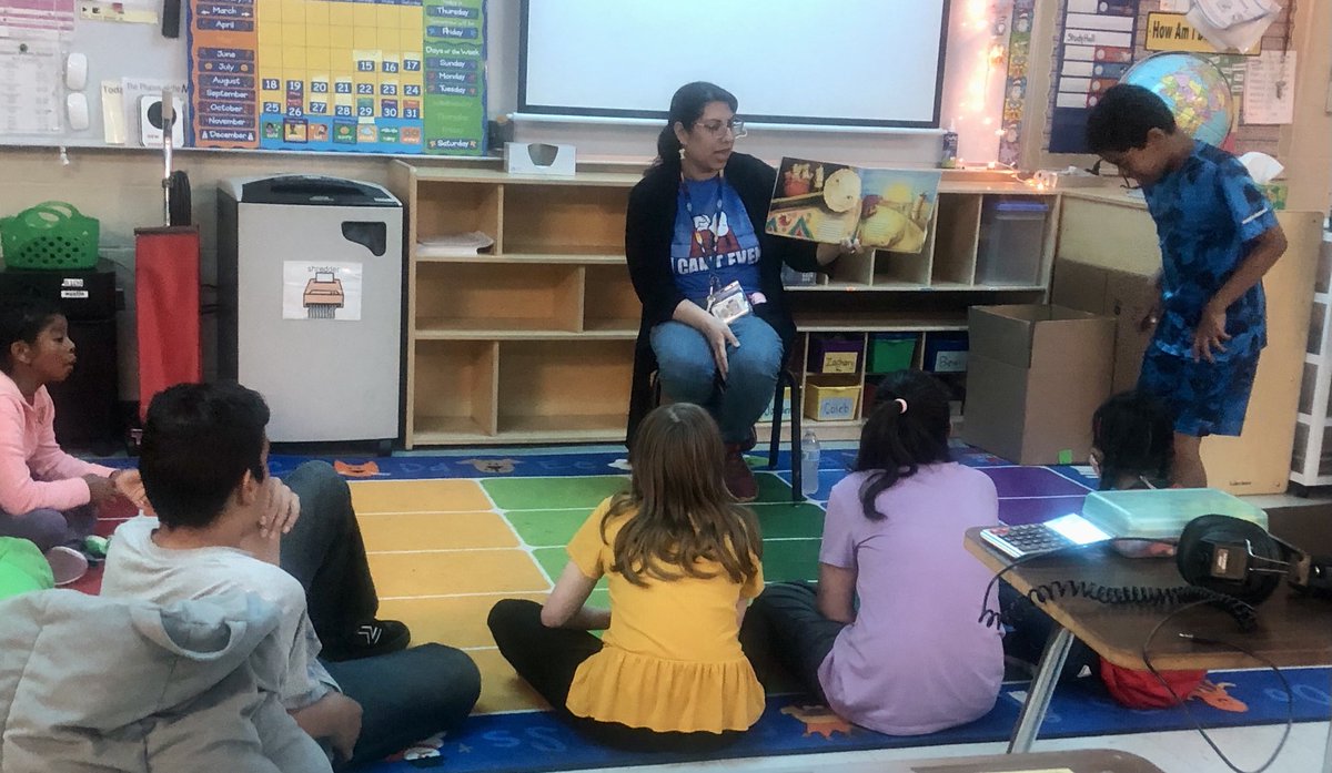 sheree42707426's tweet photo. #SkyhawkPride #MsTrevinosClassReadsWthUs #TheThreeLittleTamales #FunBook #ThankYou https://t.co/HdOAmpLLIB