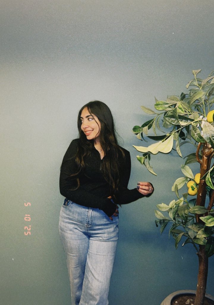 useerrt's tweet image. بدها اغنية لعبد الحليم