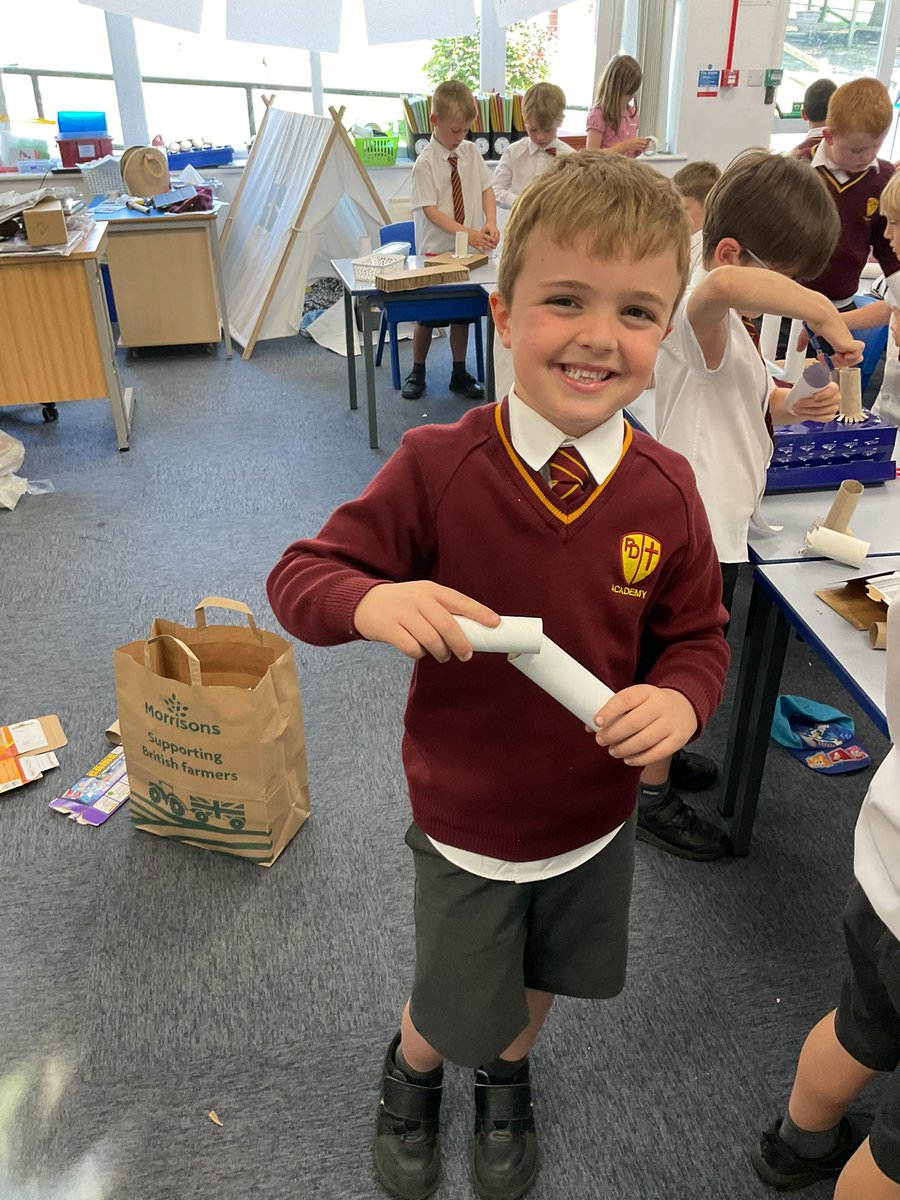 Using the skills we have been learning about in DT with Mr Bedford, we all successfully created a chair for a bear! Great job Year 1! #pdadt  🧸