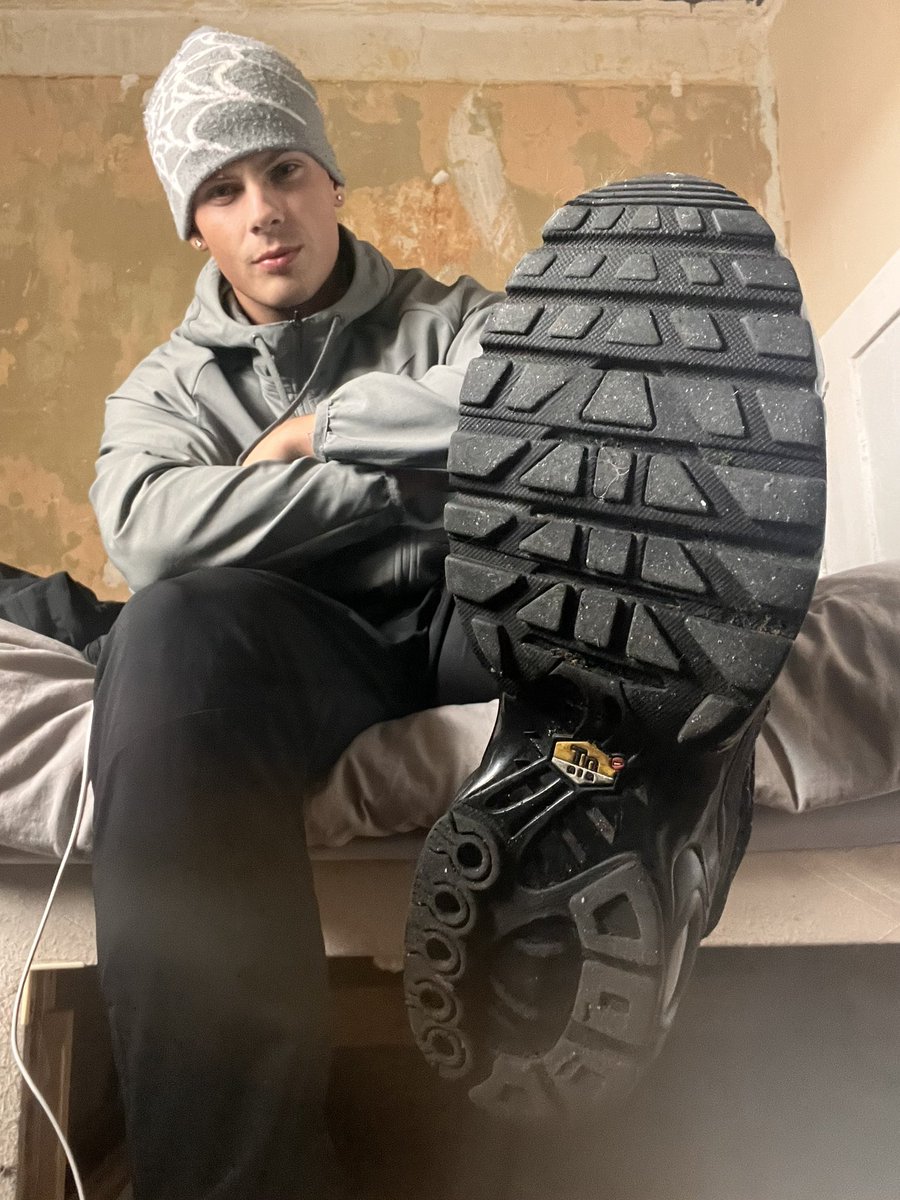 Rt if you’d like my soles clean