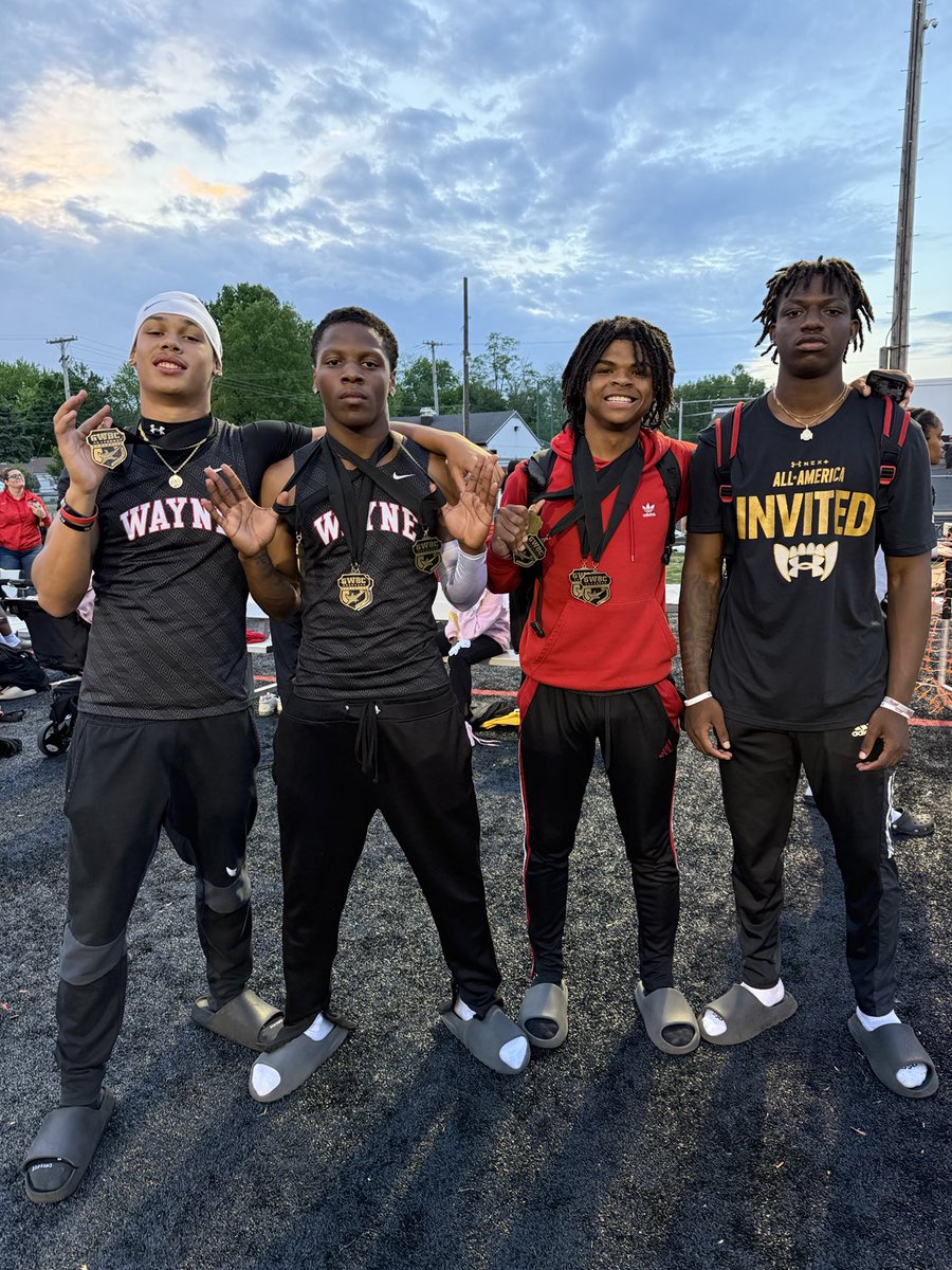 Wayne Warrior Track and Field (@trackwayne) on Twitter photo Meet Record holders-the 4 x 200 of Keng Martin, Semarion Sroufe, Jamier Averette-Brown and Key’shawn Garrett (1:25.74) - along and with the 4x100( Brayden Redd, Sroufe, Martin, A-Brown 41.89) <a href="/GWOC/">GWOC Sports</a> championships Meet Record holders-the 4 x 200 of Keng Martin, Semarion Sroufe, Jamier Averette-Brown and Key’shawn Garrett (1:25.74) - along and with the 4x100( Brayden Redd, Sroufe, Martin, A-Brown 41.89) <a href="/GWOC/">GWOC Sports</a> championships