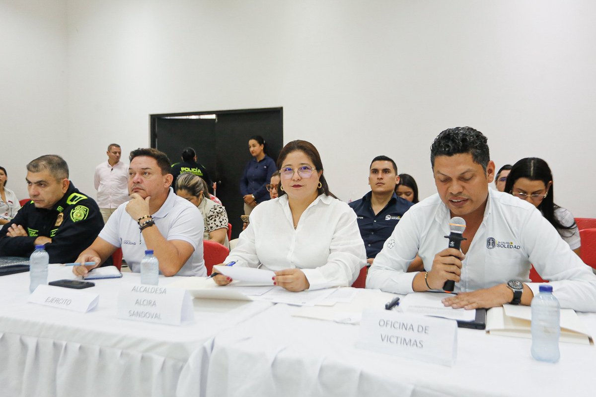 ✅ Soledad recibe certificación por su calificación ejemplar en políticas públicas para víctimas.
En el marco del Primer Comité Territorial de Justicia Transicional (CTJT), la alcaldesa Alcira Sandoval recibió el reconocimiento de la Unidad para las Víctimas y el Ministerio del