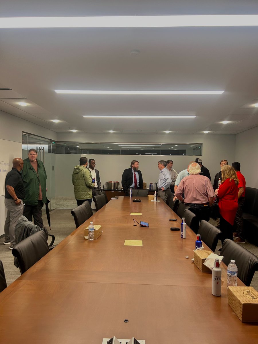 DGridironClub's tweet image. Cats Chalk Talk in The Triangle 🎙️
Thank you, Ellis Boyle ’98, Ned Robinson ’00, Mark Gant ’85, Tyler Lemons ’10, Collin Hairr ’21, Eddie Williamson ’74, Brian Fork ’01, Justin Hill ’16, Walt Walker ’74, Elizabeth Walker ’77, James B. ’21, Robert Schick ’13, for attending!