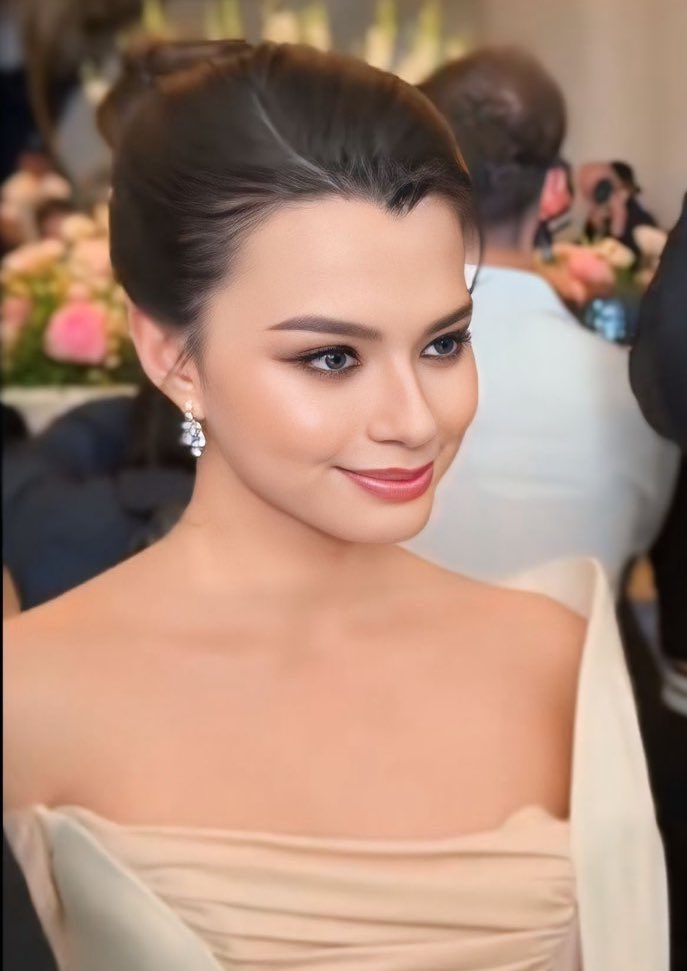 BR_Freenbecky's tweet image. Ela é linda! Linda, linda, linda! 
Mas ela está lá porque ela é focada, dedicada, motivada, inteligente, persistente, objetiva. Ela dá duro todos os dias para crescer! E ela cresceu. Cresceu eu continua humilde, simpática, amorosa, respeitosa, carismática. 

Eu tenho muito…