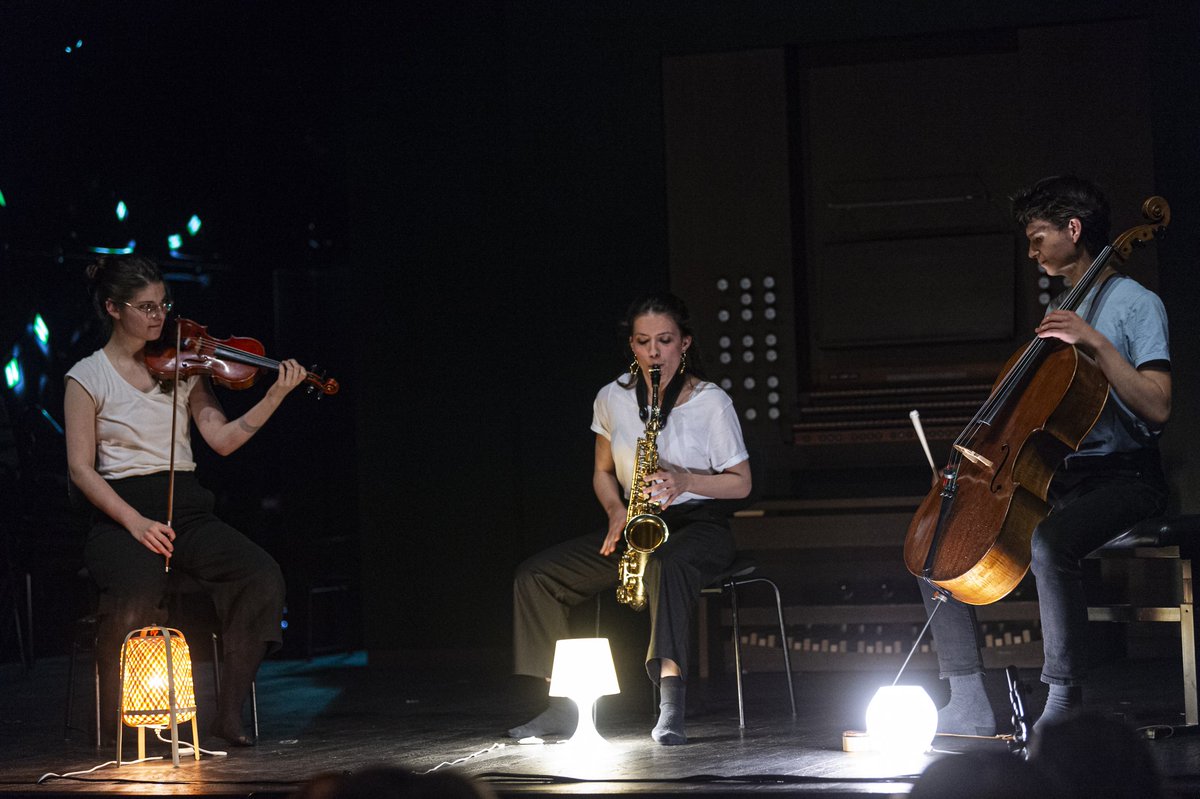 sirapellicer's tweet photo. 🎻🎷Bagatelli Trio: Soundswitch
Some shots of our project at the Lange Nacht @zhdk!
It was fun to make music with interactive lamps and a very involved audience 🕯️🏮
📍Don't miss our concert tomorrow at 20:00 at WIM
🔜
Photos © ZHdK, Johannes Dietschi
#freeimpro #trio #zhdk https://t.co/pdSpCz10AC