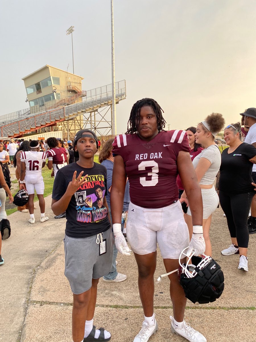 Kaleb ross (@kaleb4x1) on Twitter photo Thanks to all the people that came out and supported me and my brothers last night 🙏🏿
<a href="/CoachTraun/">Traun Roberson</a> <a href="/HawkHypeMan/">Jensen Jackson</a> <a href="/rohawksfootball/">Red Oak Hawks Football</a> Thanks to all the people that came out and supported me and my brothers last night 🙏🏿
<a href="/CoachTraun/">Traun Roberson</a> <a href="/HawkHypeMan/">Jensen Jackson</a> <a href="/rohawksfootball/">Red Oak Hawks Football</a>