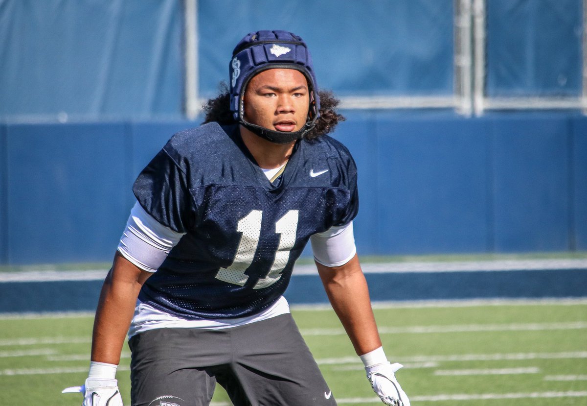 Tracy McDannald 📎 (@tracy_mcdannald) on Twitter photo For a coach’s perspective, I turned to St. John Bosco head coach Jason Negro after his program’s college showcase Wednesday night to learn more about what newly committed linebacker Matthew Muasau brings to UCLA’s 2026 class.
(📸: <a href="/MattRMoreno/">Matt Moreno</a>)
📝: ucla.rivals.com/news/coach-s-p… For a coach’s perspective, I turned to St. John Bosco head coach Jason Negro after his program’s college showcase Wednesday night to learn more about what newly committed linebacker Matthew Muasau brings to UCLA’s 2026 class.
(📸: <a href="/MattRMoreno/">Matt Moreno</a>)
📝: ucla.rivals.com/news/coach-s-p…