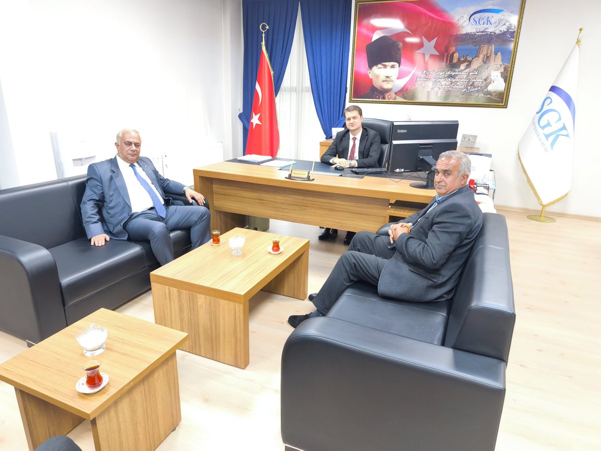 Sosyal Güvenlik Haftası kapsamında Kurumumuza ziyarette bulunan Erciş Ticaret ve Sanayi Odası başkanı Sn. Murat İzgi ve Erciş Sebze ve Meyve Komisyoncuları Derneği başkanı Sn. Muhlis Baran'a nezaketleri için teşekkür ederim.