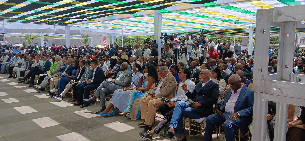 Delroychuckjm's tweet photo. A historic moment for #Jamaica, as we witness the ribbon cutting ceremony, for the spanking new #MorantBayUrbanCentre, in #StThomas. @mojofficialjm is proud to have our brand new #Court on board, as we continue our tireless job of building a #FirstClassJusticeSystem. https://t.co/qc2s7XeZbs