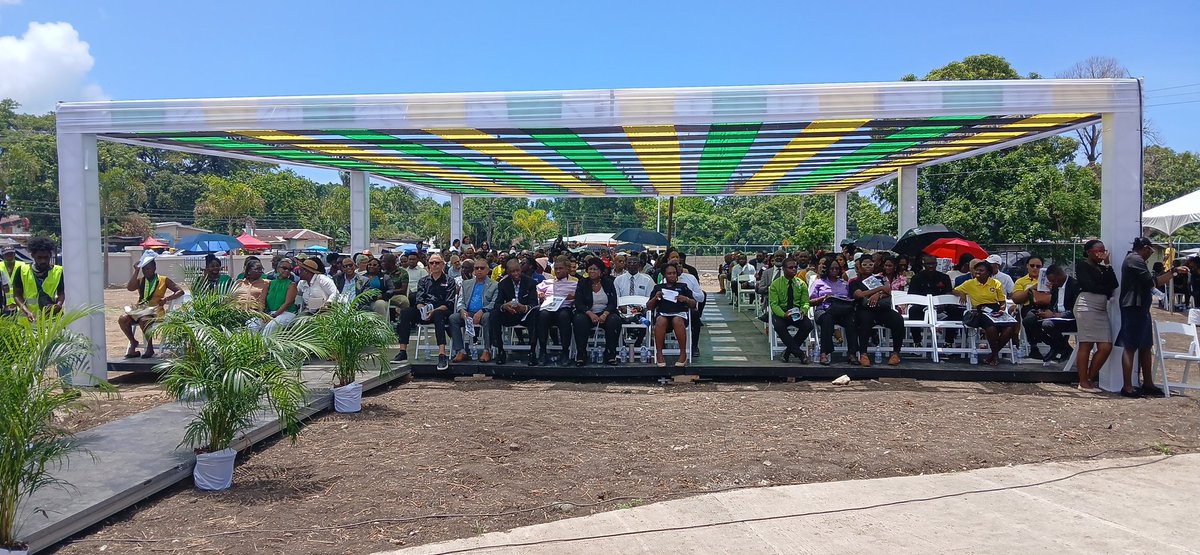 Delroychuckjm's tweet photo. A historic moment for #Jamaica, as we witness the ribbon cutting ceremony, for the spanking new #MorantBayUrbanCentre, in #StThomas. @mojofficialjm is proud to have our brand new #Court on board, as we continue our tireless job of building a #FirstClassJusticeSystem. https://t.co/qc2s7XeZbs