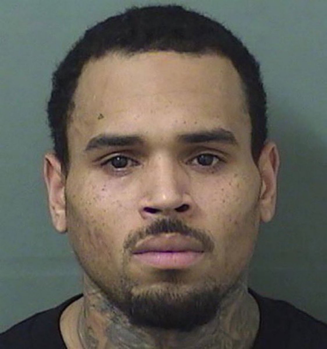 it_Rutie's tweet photo. Chris Brown smashed tequila bottle over music producer’s head. 

He should be Iocked up forever. https://t.co/DsogNFVSPH