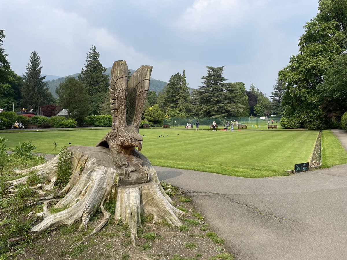 LakesOnBoard's tweet photo. There’s some fabulous parks in #Keswick, looking lovely in the sunshine. Plus one of the most attractive bus stops you’ll ever see where you can wait with Goldilocks and the 3 bears. 

Try this self guided audio walking tour to find out more about Keswick!
https://t.co/LsgK6HWEiK https://t.co/rL8RZoGBkY