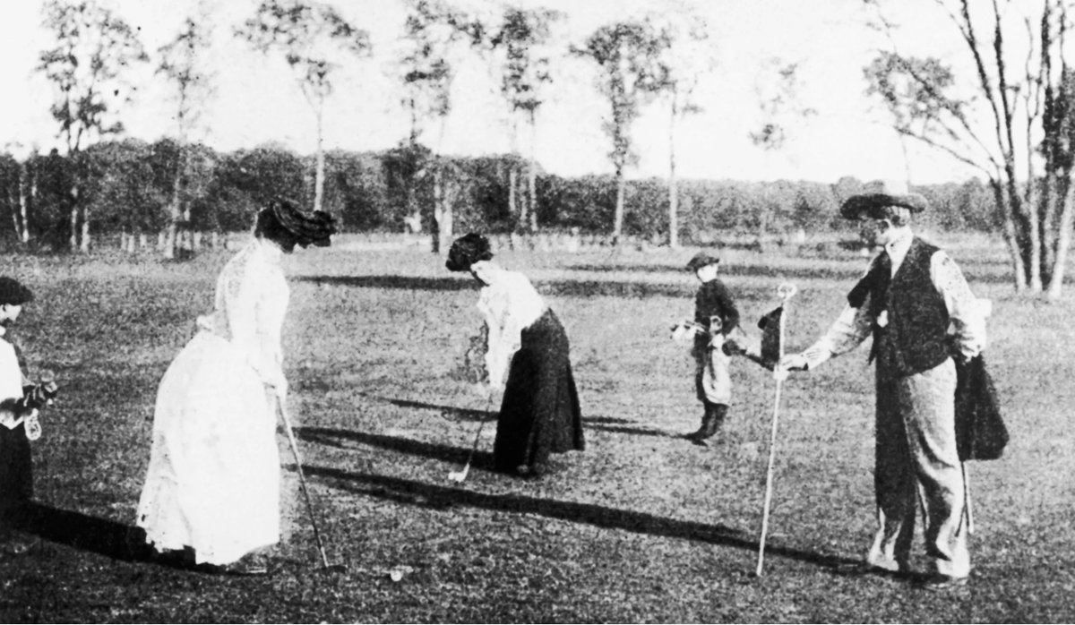 125 years ago this week, women first competed at the Olympic Games. #ThrowbackThursday

At Paris 1900, Hélène de Pourtalès became the first female Olympic champion. 22 women took part in 5 sports - a milestone that paved the way for remarkable progress!

🔗olympics.com/ioc/news/the-f…
