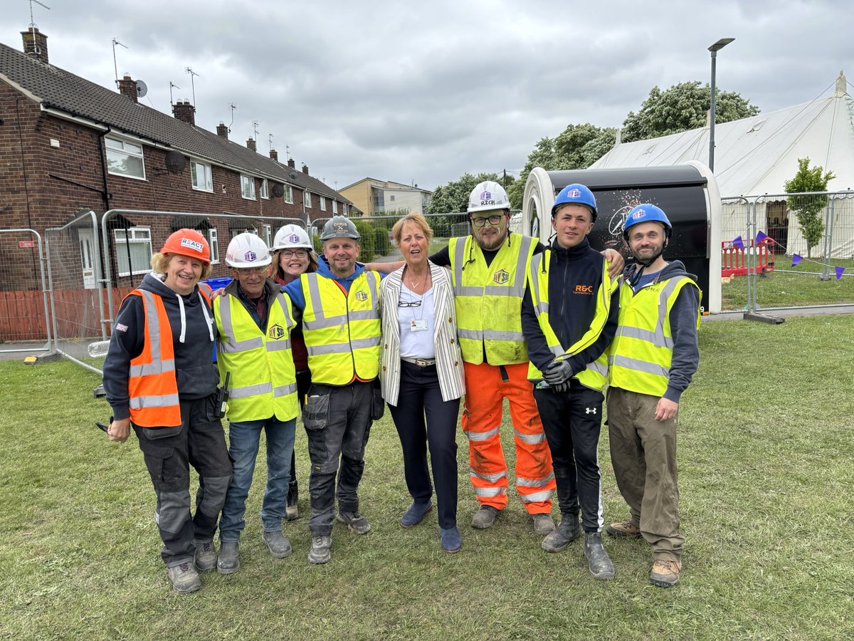 Tor111's tweet image. DIY SOS: The Big Build is changing lives!** 🚨
From an empty field to a **new home** for Cherry Tree Youth Club—community power at its best! 💙
Huge thanks to **Cherry Tree’s team, their incredible volunteers & DIY SOS** for making this happen. A legacy in the making!