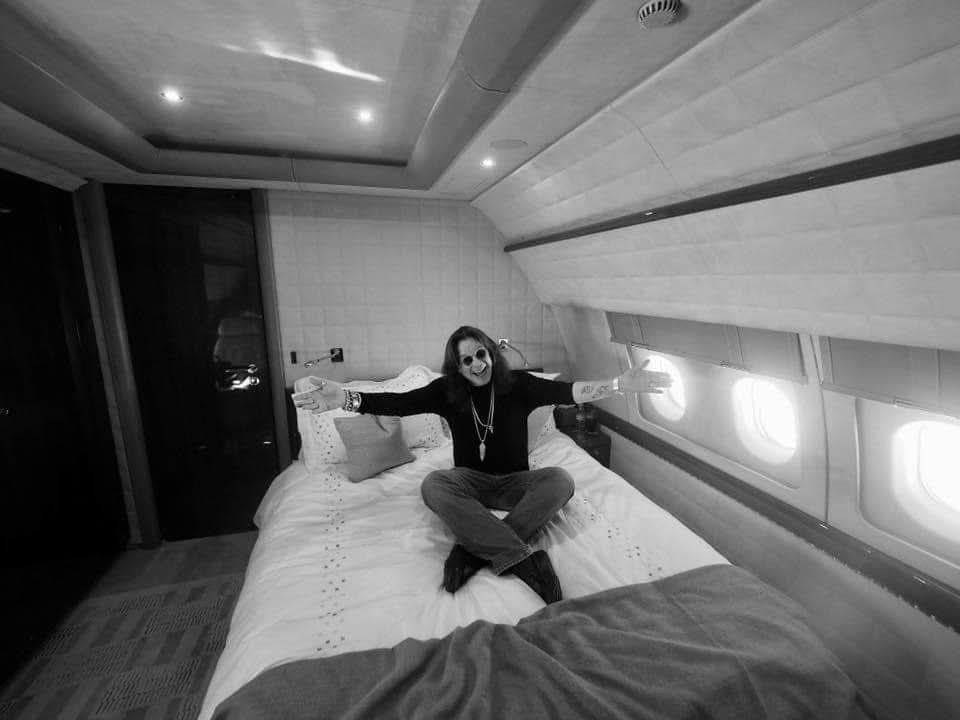 Ozzy Osbourne (@ozzyosbourne) on Twitter photo May 15, 2018
On way to Curitiba, Brazil for the show at Pedreira Paulo Leminski
📸: <a href="/RossHalfin/">Ross Halfin</a> May 15, 2018
On way to Curitiba, Brazil for the show at Pedreira Paulo Leminski
📸: <a href="/RossHalfin/">Ross Halfin</a>