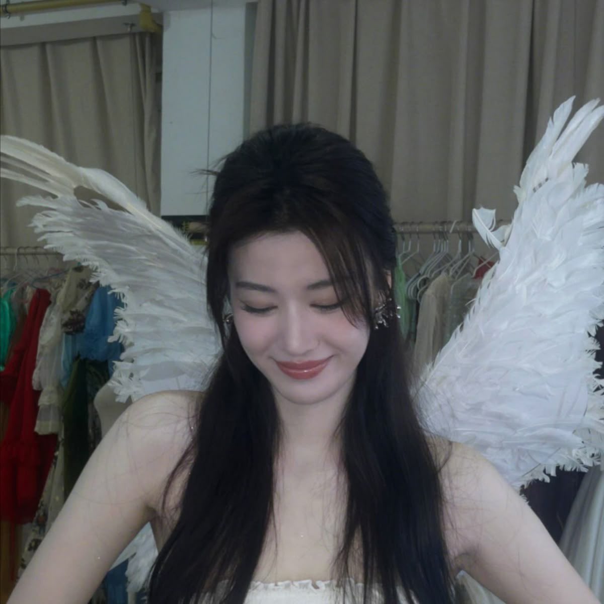 ⠀ 

⠀ ⠀ ⠀ ⠀“ ระหว่างชากับคุณไป๋— ขอเลือกใส่คุณไป๋ลงไปในชาค่ะ ”

⠀ ⠀ ⠀