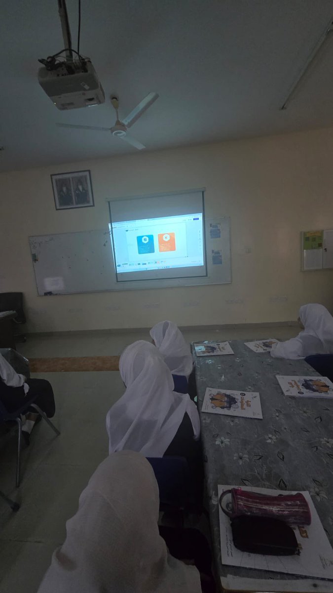 Edugovsbt3137's tweet image. 🌸🍃

كما نفذت ورقة عمل بعنوان: التزييف في الذكاء الاصطناعي ومخاطره ، بهدف نشر ثقافة الذكاء الاصطناعي لطالبات الصف الخامس. 

⤵️