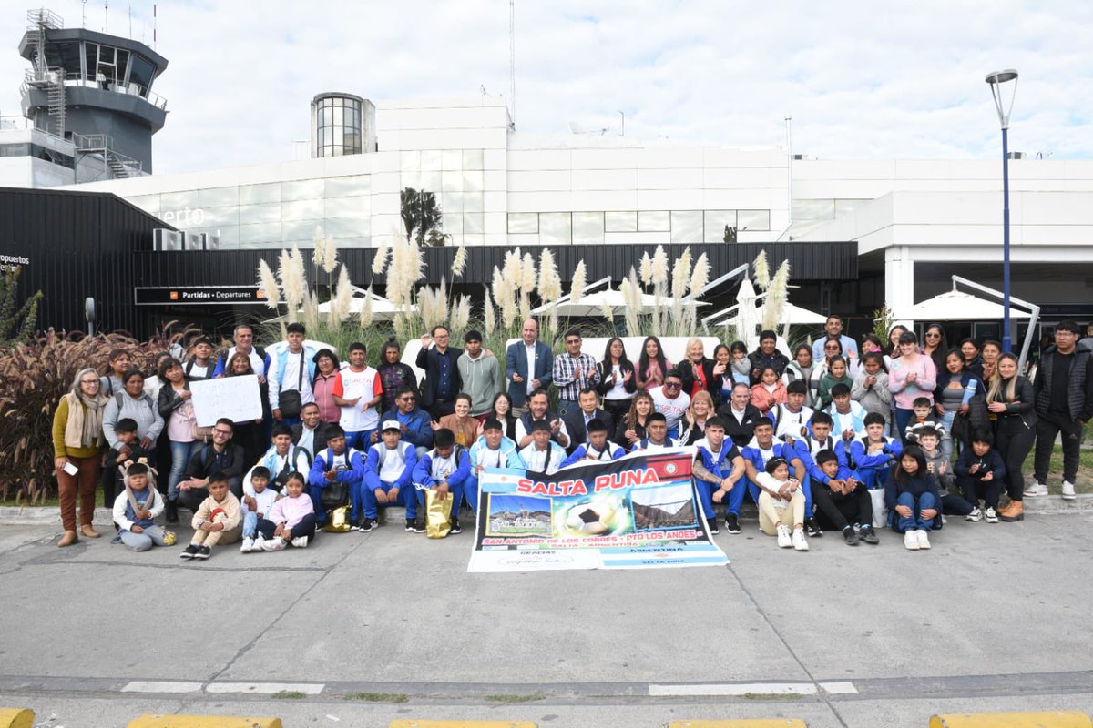 Hoy despedimos a un grupo de jóvenes de San Antonio de los Cobres que viajan a China a capacitarse y a descubrir nuevas culturas. Incluso jugarán un partido internacional en el Tíbet, a unos 4.000 metros de altura ⚽️

Gracias al trabajo conjunto con PLASA, demostramos que cuando