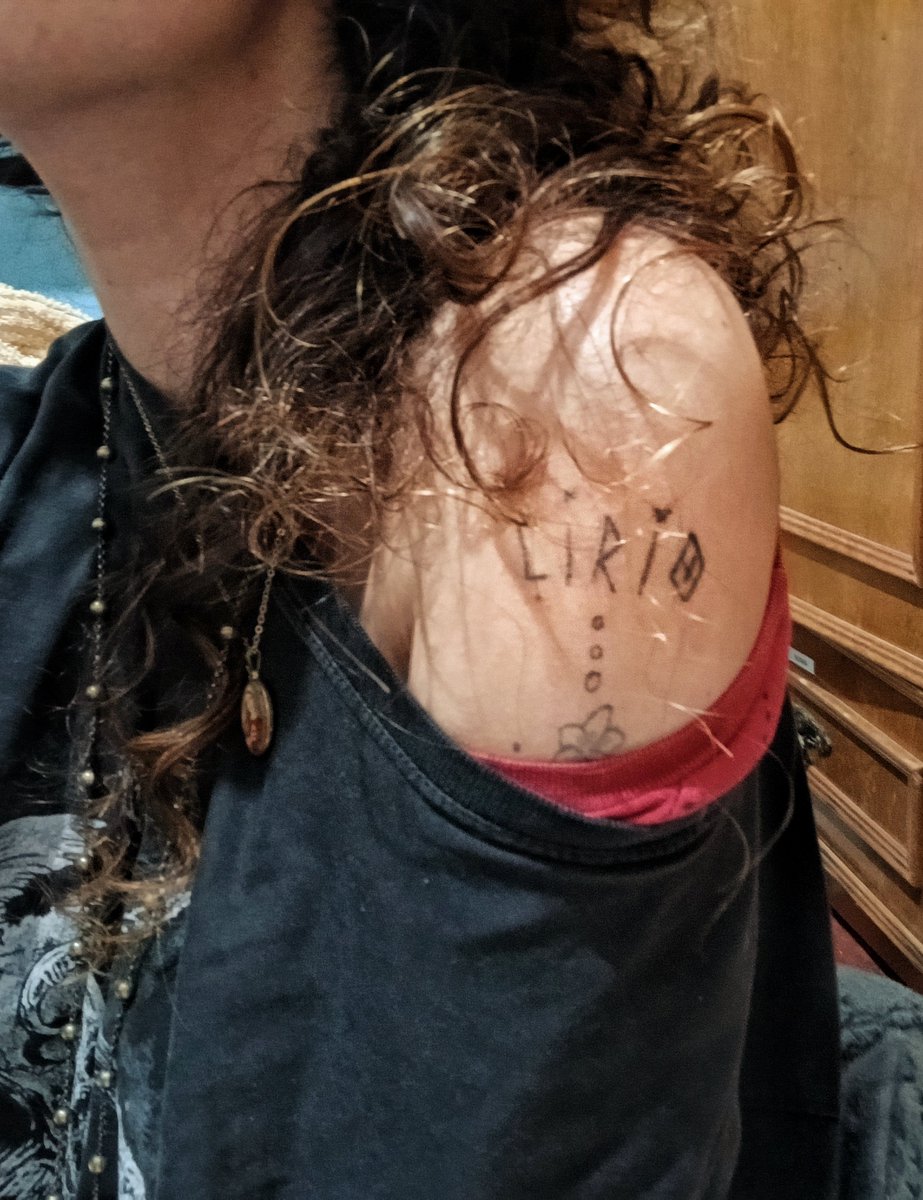 __lilithium__'s tweet photo. 15 de maio, orgulho trans e travesti
    vencemos mais um pouco 🏳️‍⚧️ https://t.co/ngciTtUh87