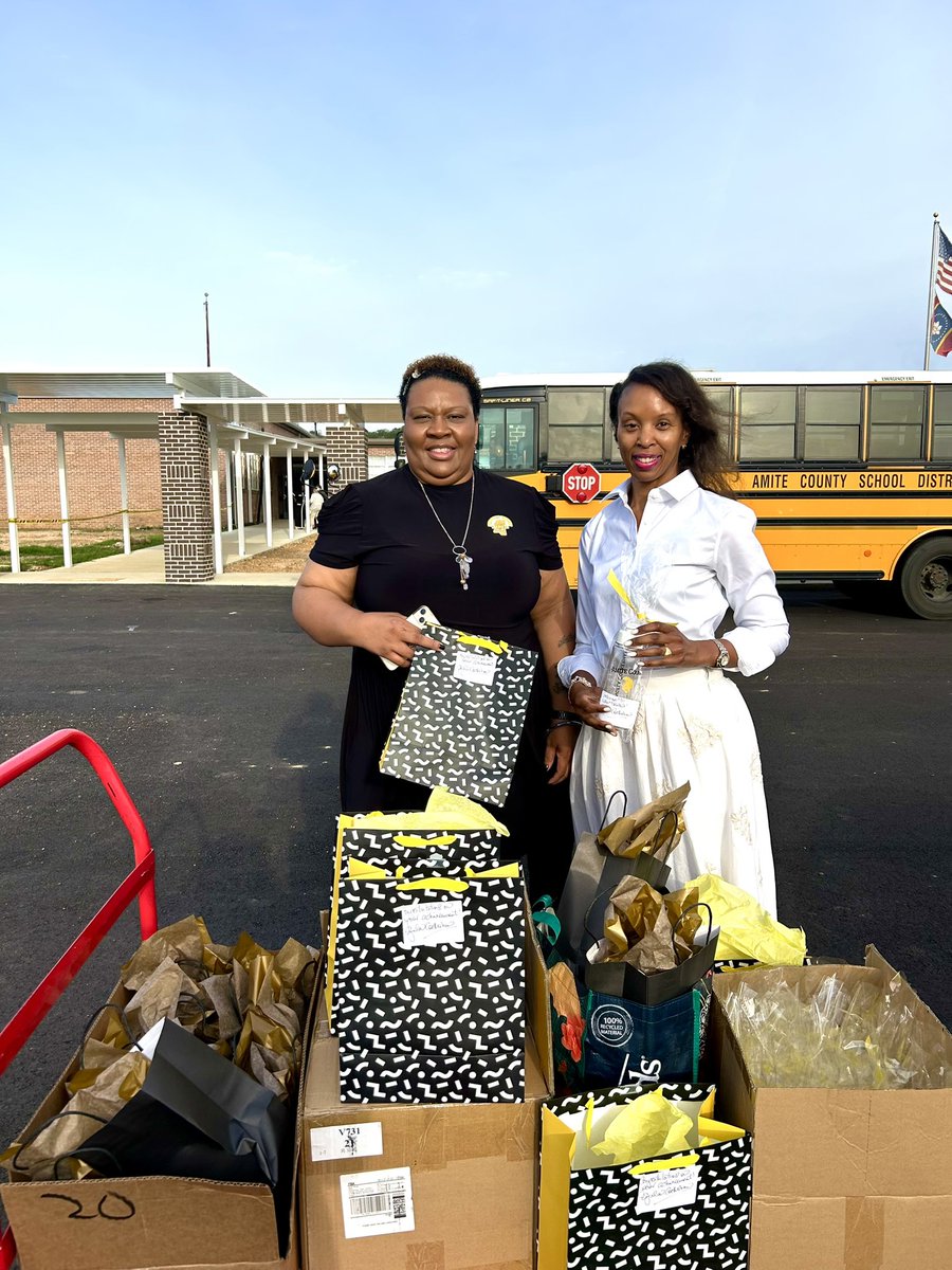 repcockerham's tweet image. Success was in the air and hope was everywhere at Amite County Elementary! Today’s graduates are seen, supported, and destined for greatness—To celebrate this new chapter, I gave students a special gift to let them know they never walk alone.
#MississippiHouseDistrict96
