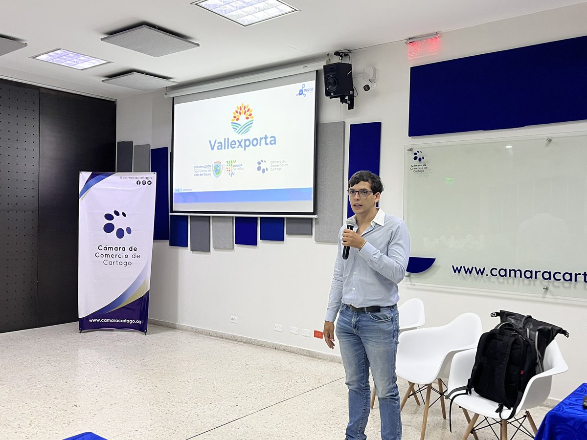 JuanSeb52691692's tweet photo. #Feliz15deMayo | 🏗️ Presente @SedecV,@OscarEVivasA, Hoy en la @camaracartago, #VallExporta acompañando a las empresas de la región en su camino hacia los mercados internacionales. ¡Un paso firme hacia el crecimiento global! @GobValle, @DilianFrancisca. https://t.co/ZTNRwWxGOR