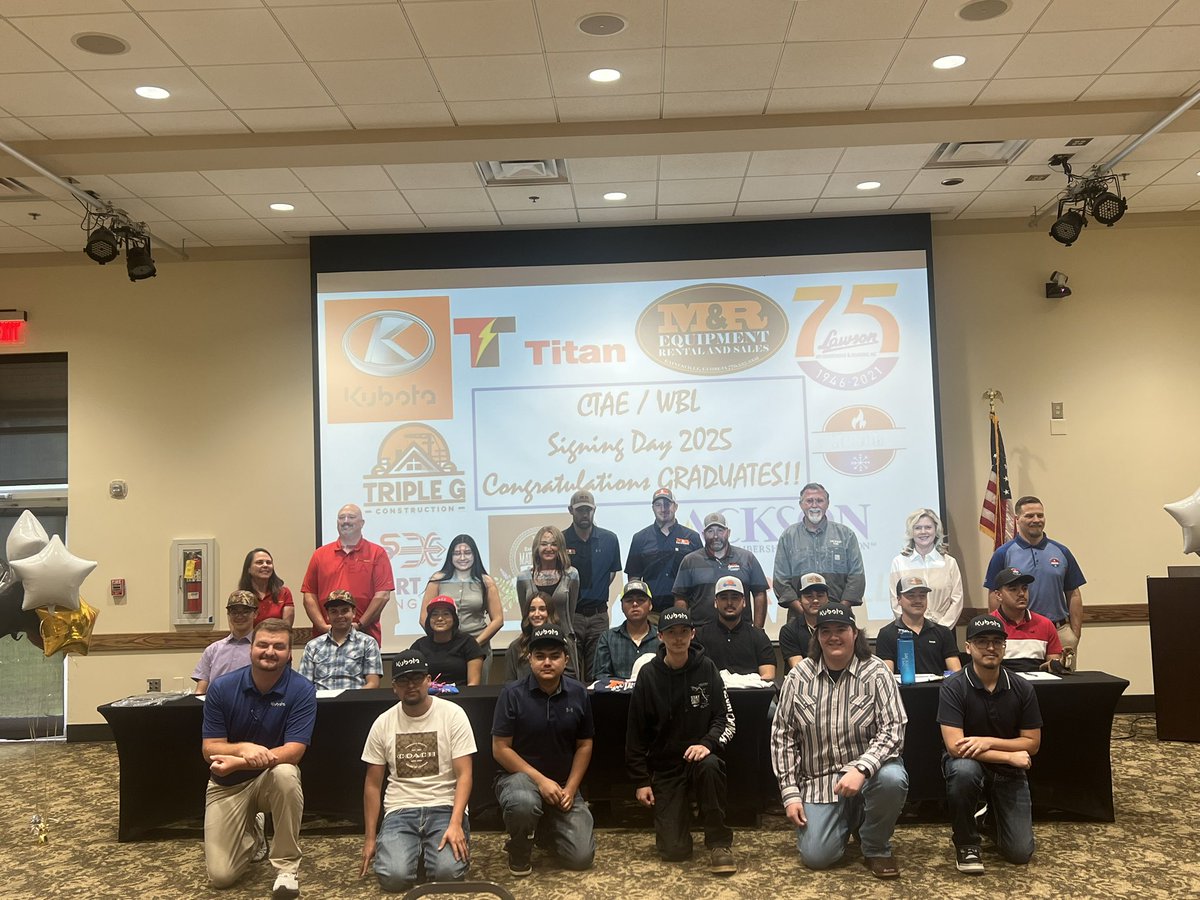 chestatee_wbl's tweet photo. Industry signing day for some @chswareagles1  students who made the decision to sign with industry partners for full time work after graduation! We are so proud of them! #wblworks #careerpipeline https://t.co/2TZhQLfDIj