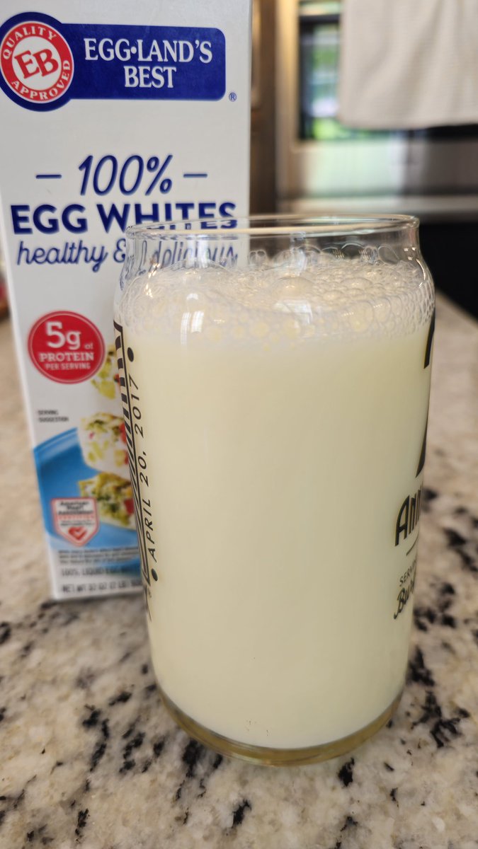 ksick2's tweet photo. @EgglandsBest why does this look like milk? Are we sure this is only egg whites and nothing else??? It's never this milky. https://t.co/MNN5bEc7Hu