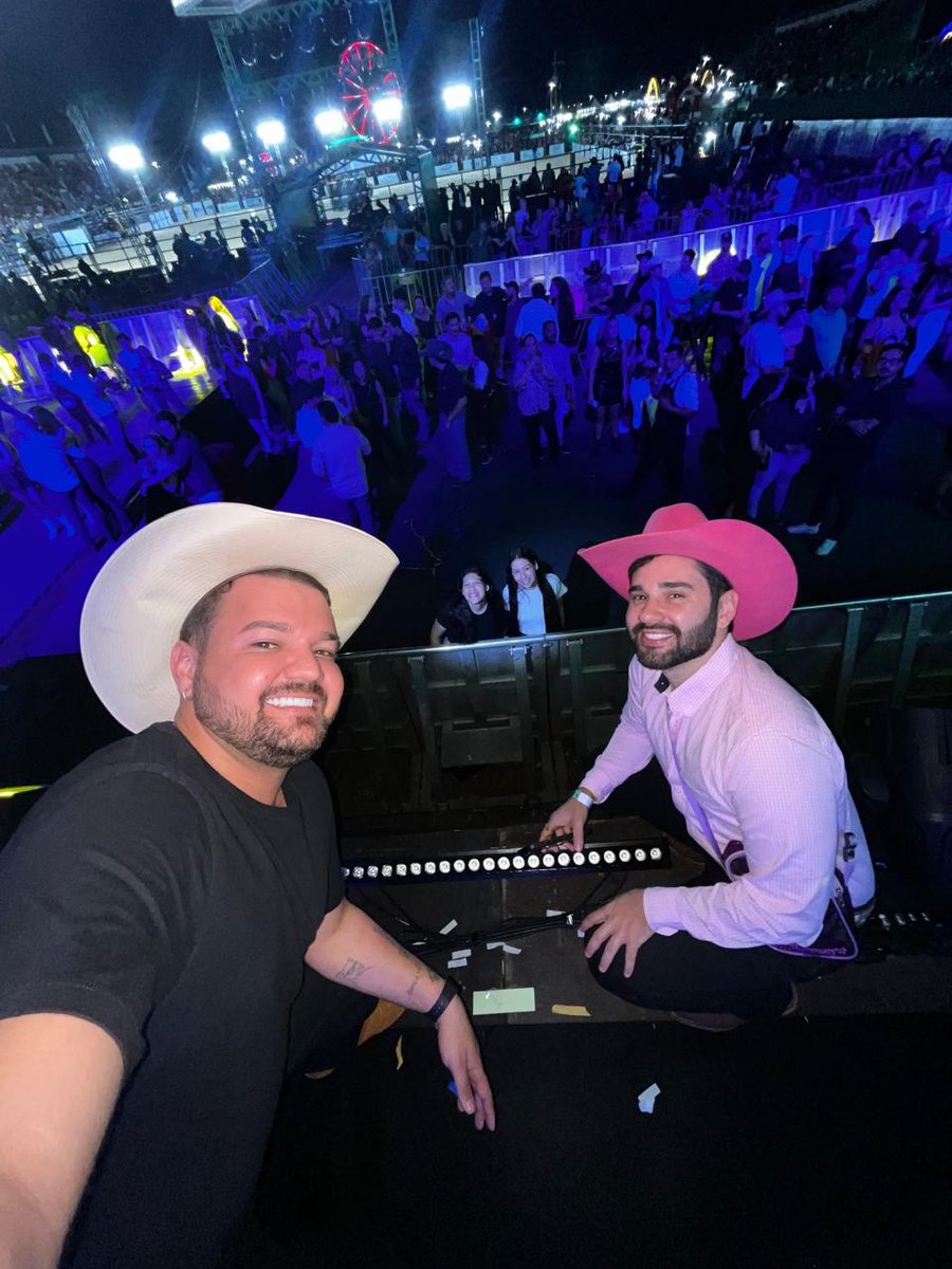 Mily; (@castelete_mily) on Twitter photo aí gente tô muito feliz🥹🥹 tirei foto com o Chico e o Odorico ontem🥳🥳
<a href="/odoricors/">Odorico Reis</a> <a href="/Chicomaneirasso/">Chico Mineiro</a> obrigada pela atenção 🫶🏻🫶🏻 aí gente tô muito feliz🥹🥹 tirei foto com o Chico e o Odorico ontem🥳🥳
<a href="/odoricors/">Odorico Reis</a> <a href="/Chicomaneirasso/">Chico Mineiro</a> obrigada pela atenção 🫶🏻🫶🏻
