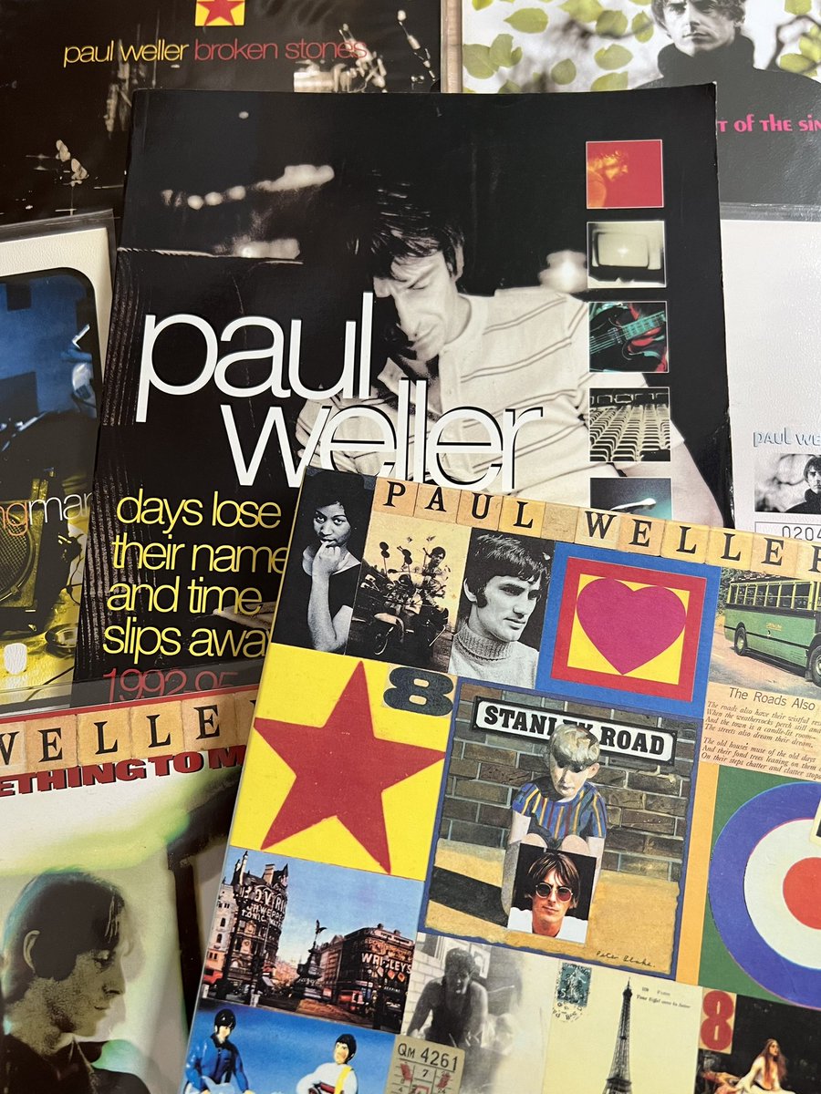 AGC_LONDON's tweet photo. 30 years old today….
#NowPlaying at the Art Gallery #PaulWeller #StanleyRoad #SevenInchBoxSet #Vinyl
https://t.co/k5drFRnm4x https://t.co/wAUjBjBM1x
