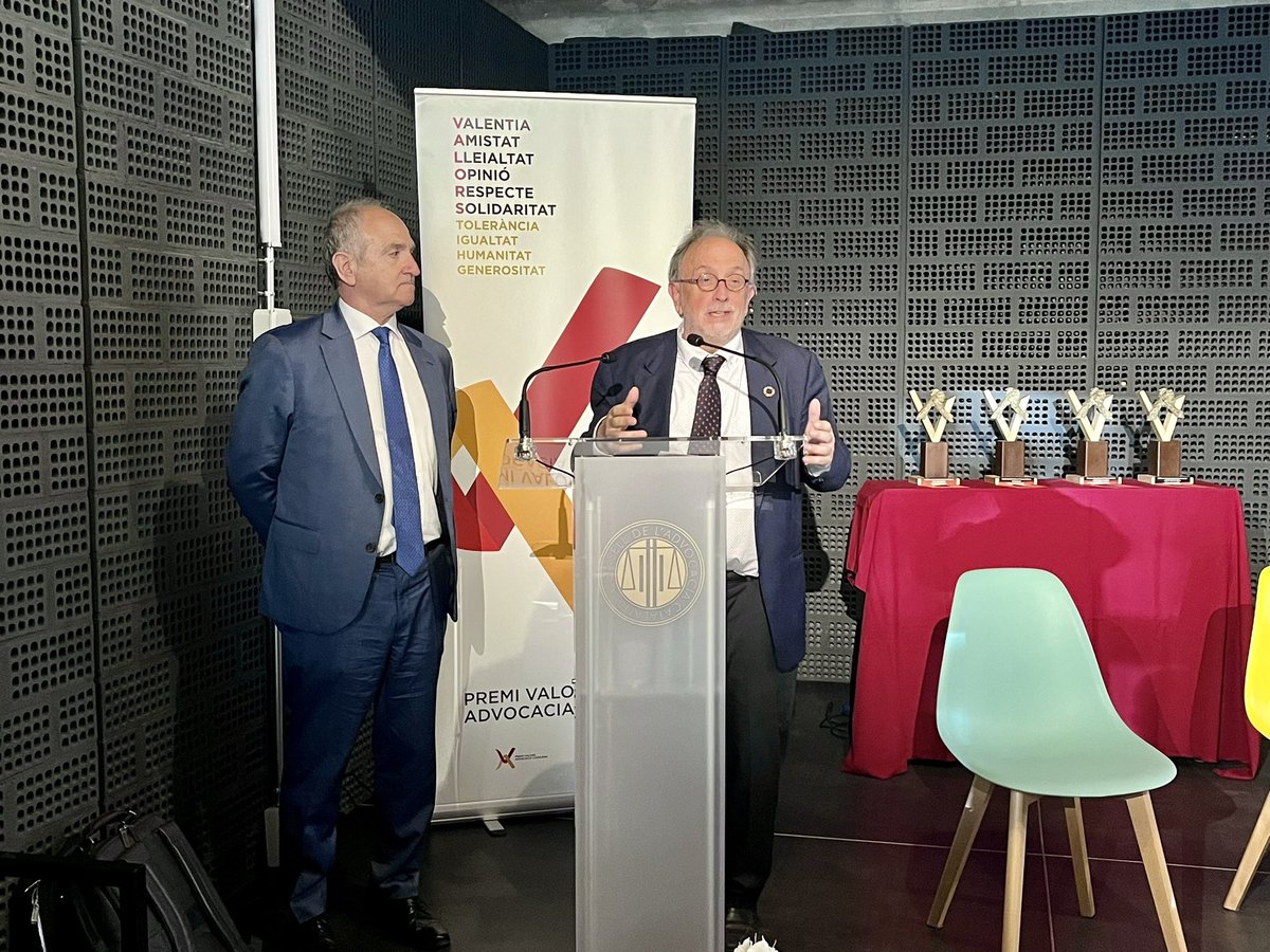 Consell de l’Advocacia Catalana (@conselladvocat) on Twitter photo 🔵 Comencem lliurament premis Valors de l’advocacia catalana al Vapor de <a href="/prodisterrassa/">prodis</a>
🗣️ Donen inici a l’acte la degana <a href="/ICATERadvocats/">Advocats Terrassa</a>, Carmen Oriol; el president de comissió DDHH del Consell i degà <a href="/ICABarcelona/">ICAB · Advocacia Barcelona</a>, <a href="/JesusFamilex/">Jesús Sánchez García</a>; i el coordinador DDHH Consell, <a href="/CarlesMcCragh/">Carles McCragh</a> 🔵 Comencem lliurament premis Valors de l’advocacia catalana al Vapor de <a href="/prodisterrassa/">prodis</a>
🗣️ Donen inici a l’acte la degana <a href="/ICATERadvocats/">Advocats Terrassa</a>, Carmen Oriol; el president de comissió DDHH del Consell i degà <a href="/ICABarcelona/">ICAB · Advocacia Barcelona</a>, <a href="/JesusFamilex/">Jesús Sánchez García</a>; i el coordinador DDHH Consell, <a href="/CarlesMcCragh/">Carles McCragh</a>