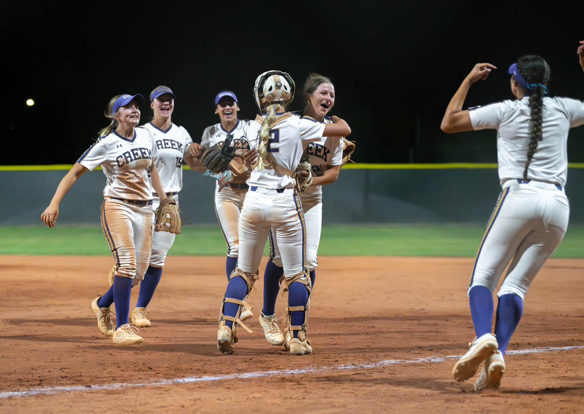 PhotoSilvas's tweet photo. Images from a 1-0 game ,10 innings, 2 and half hour game and a W
#springsunsets
#softball
#playoffsoftball
#softballphotography https://t.co/ajMofGACkc