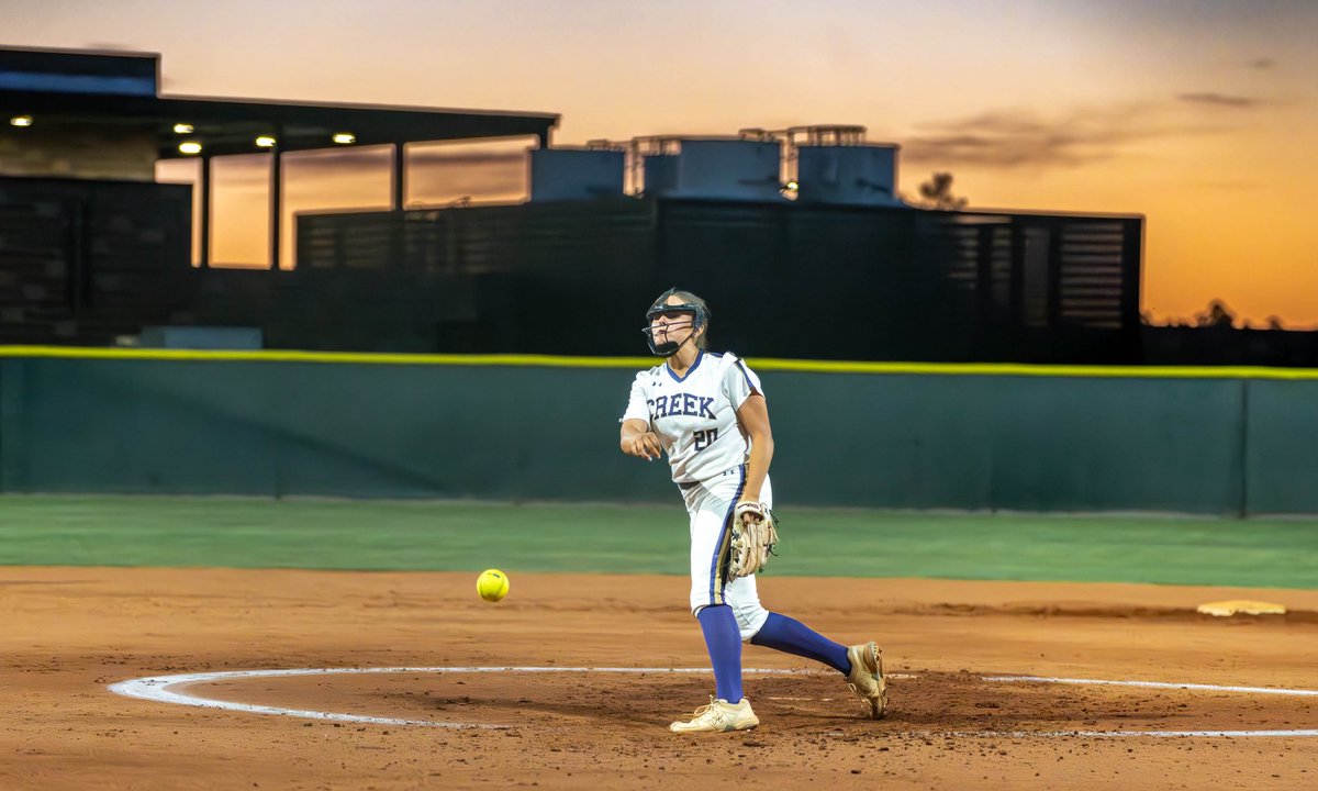 PhotoSilvas's tweet photo. Images from a 1-0 game ,10 innings, 2 and half hour game and a W
#springsunsets
#softball
#playoffsoftball
#softballphotography https://t.co/ajMofGACkc