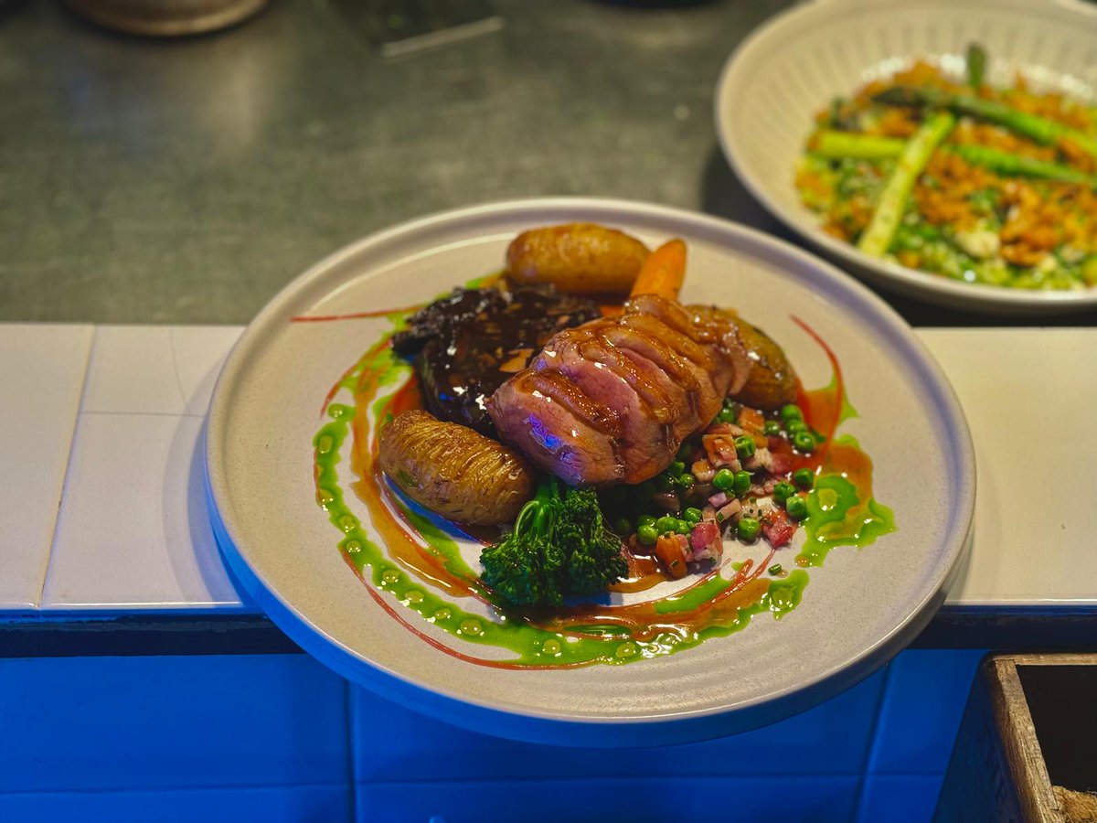 Loving our roasted breast of creedy carver duck form <a href="/UdaleFoods/">Udale Speciality Foods</a> served up with some hassleback potatoes, peas and bacon and a rather smashing red wine and orange marmalade sauce.