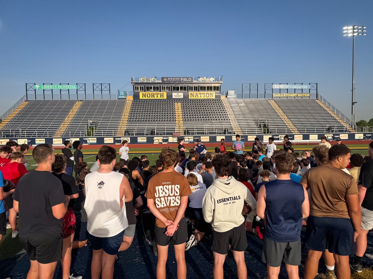 LNEagleFootball's tweet photo. Spring Practice ☑️ 
Alumni popped in ☑️
We love with former players come back to see us! 

Next ⬆️ Equipment Checkout
Seniors today at 3:30 pm
War 🦅 
#NarrOW https://t.co/116MHVrWXe