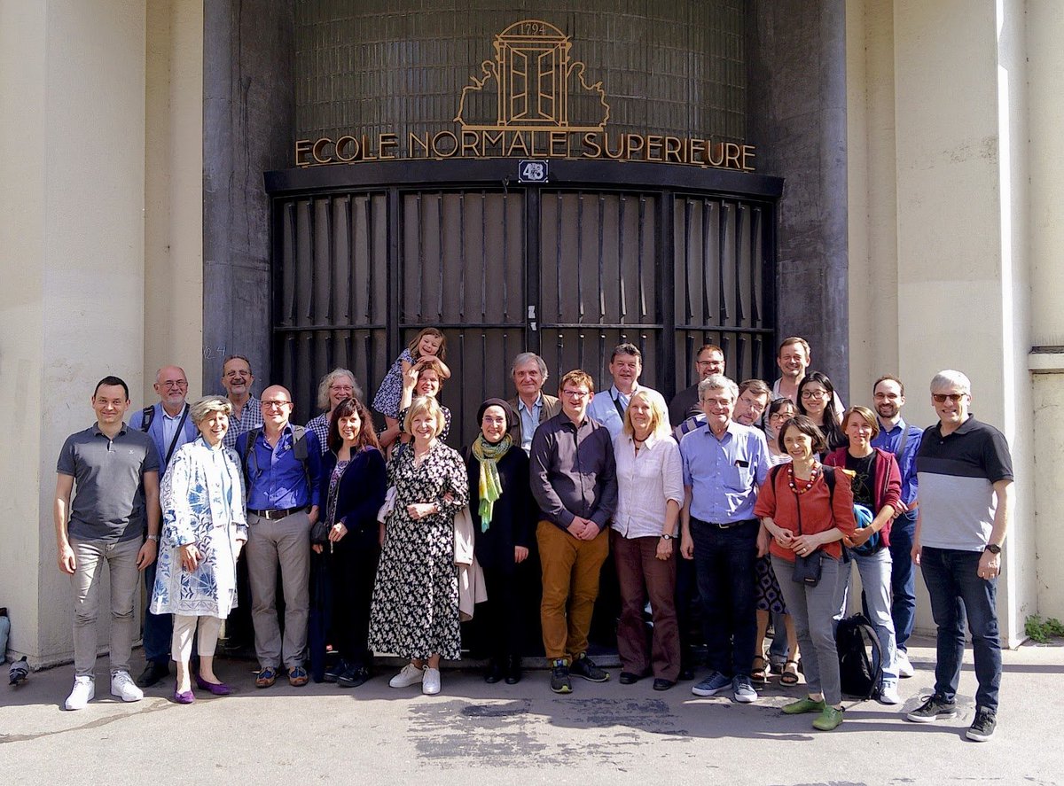 This week we held the closing conference of our 🇫🇷–🇩🇪 “ComPLETE” project (2022–2025) on the typology of Complex predicates, in Paris

complete.huma-num.fr/calendar.htm#P…

It was an intense moment of friendly science that we all enjoyed very much ✨

Long live linguistics 🥂