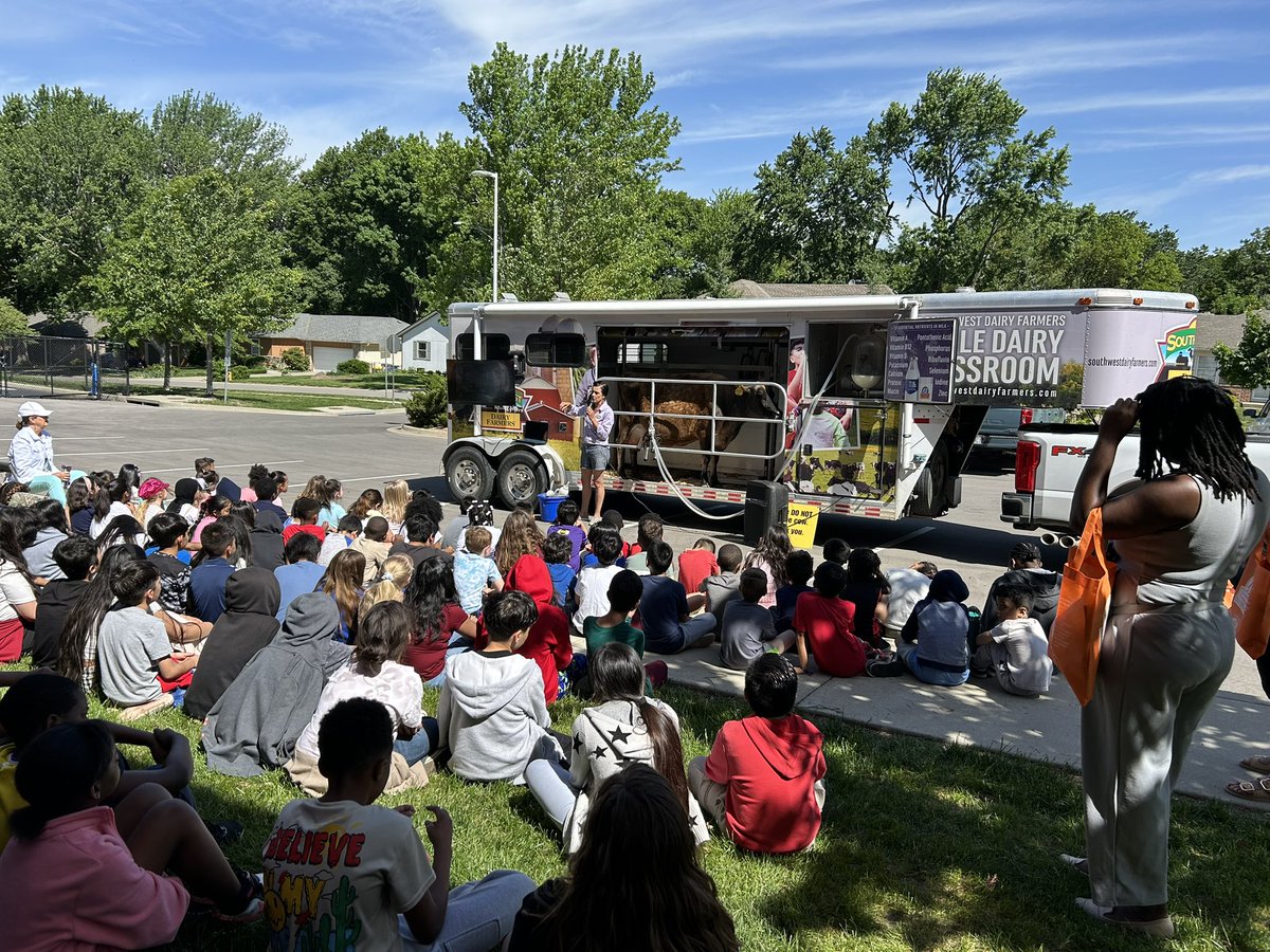 Thank you @KStateRE for bringing the mobile dairy classroom to <a href="/SHBison512/">Shawanoe Bison512</a>!