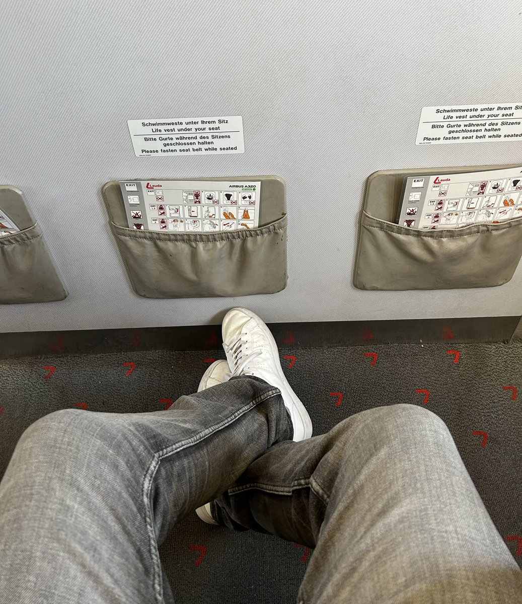 Niiiiiiice! Ryanair’s on the ball again. Seat 1E ❤️. Destination Vienna to ViennaGeddon for some Pre Modern and old set sealed deck curtesy of <a href="/ThreeForOne_/">Three for One Trading</a> 😎🍻