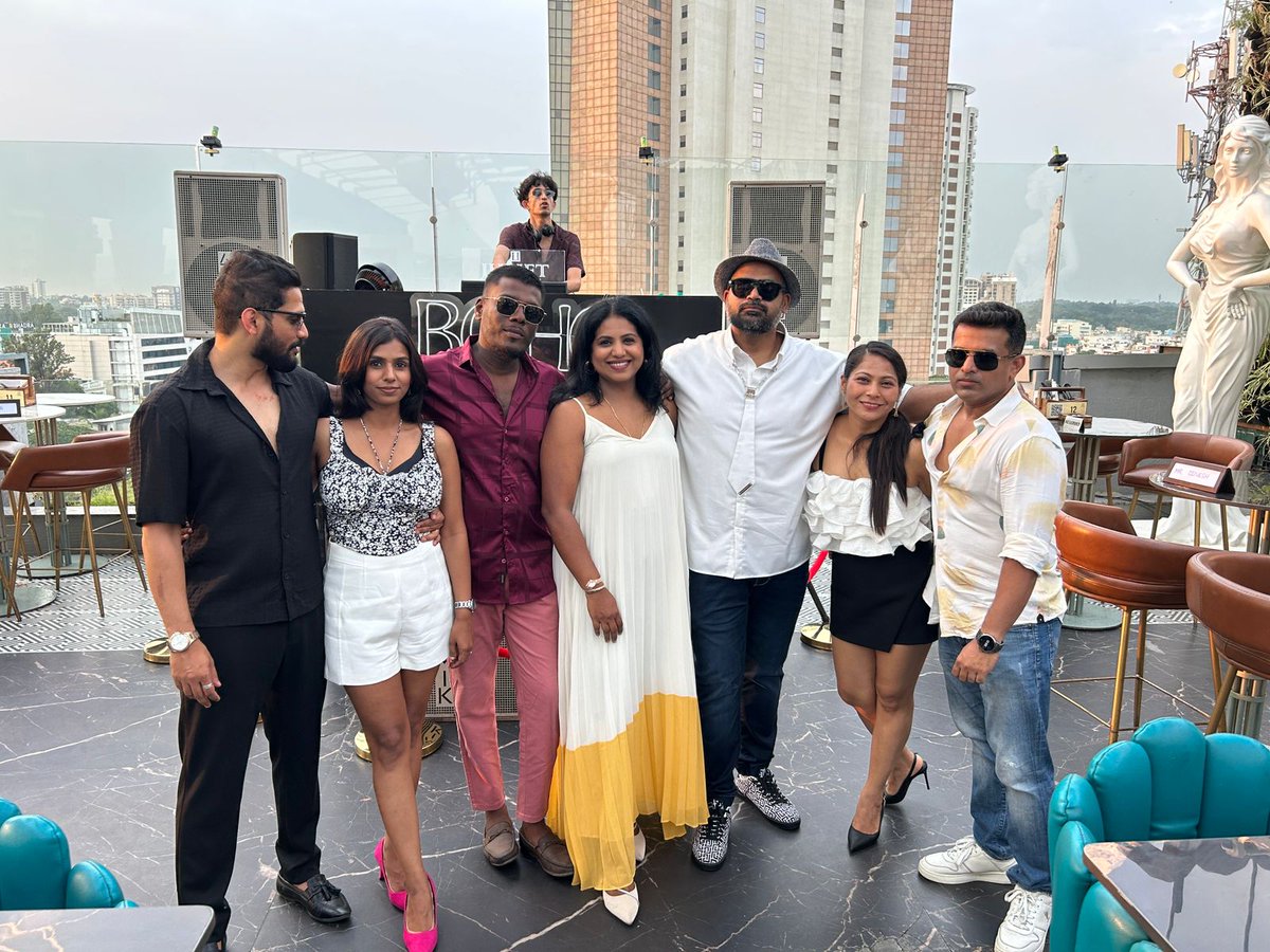 Vinod Ramaswamy I Citizens Art (@citizens_art) on Twitter photo Who the hell are your real friends?
Pause and think! Celebrating 15 years of #friendship #realfriends #sundowner <a href="/1mglidomall/">1 MG - Lido Mall</a> #julietbar Who the hell are your real friends?
Pause and think! Celebrating 15 years of #friendship #realfriends #sundowner <a href="/1mglidomall/">1 MG - Lido Mall</a> #julietbar