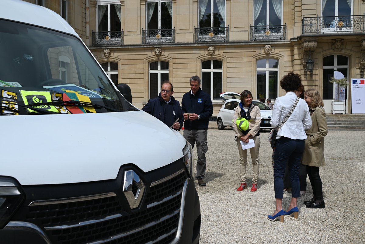#SécuriteRoutièreAuTravail | Aujourd’hui, la préfecture des Yvelines organisait une grande journée de sensibilisation aux risques routiers à destination des agents de l’Etat et territoriaux ainsi ceux que du tribunal administratif ⤵️

🦺 Quiz, simulateurs, démonstrations,