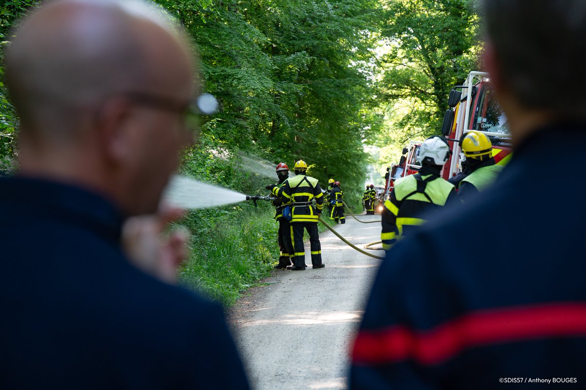 👨🏻‍🚒🇫🇷 Les sapeurs-pompiers de la #ZoneEst sont formés à intervenir dans leur département, en renfort à travers la Zone Est, partout en France et dans le cadre de la coopération transfrontalière.
✊ Merci à tous les engagés pour la protection des citoyens.
#Sécurité #FeuxDeForêt