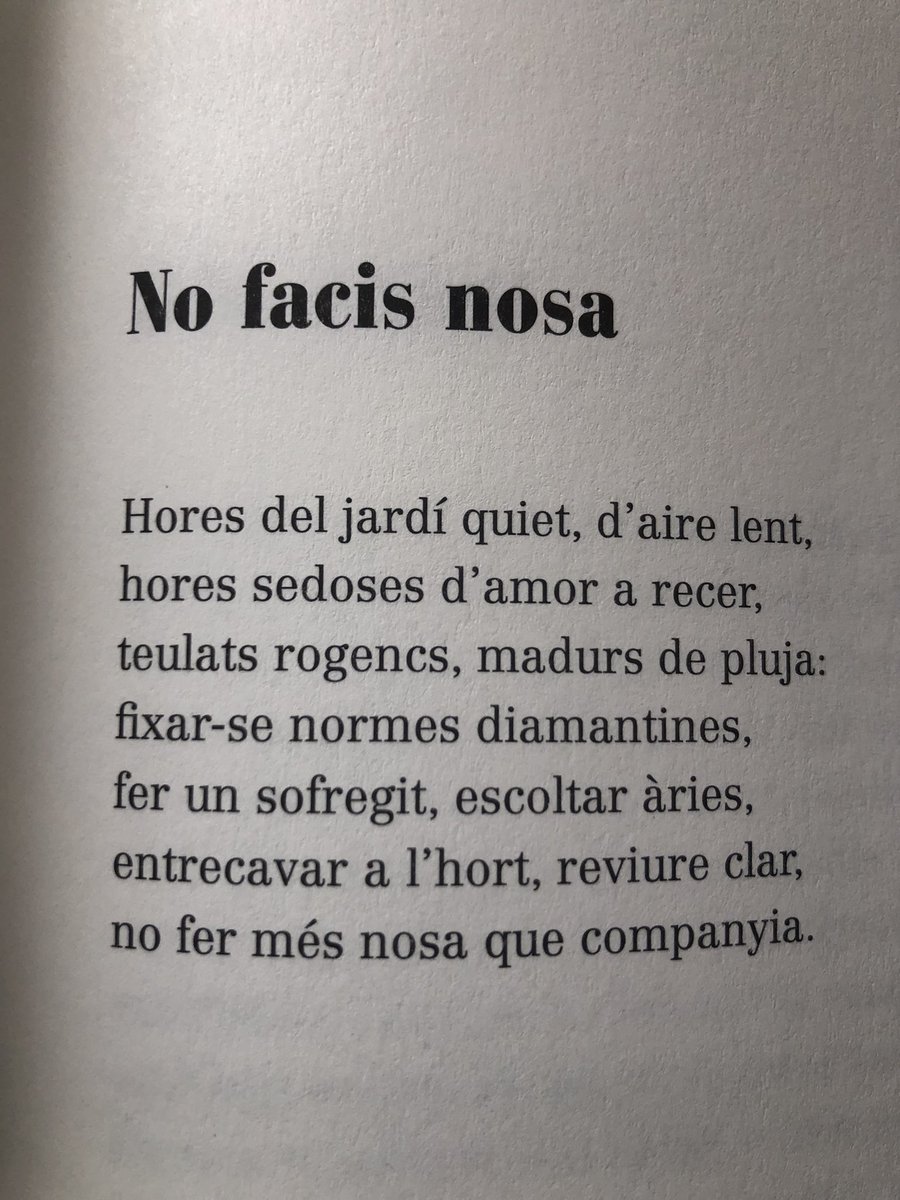 L’últim poemari de Valentí Puig, la recerca delerosa de la calma en un món —sobretot intern— sempre en convulsió. Llum enemiga, tardoral, ofensiva i benigna.