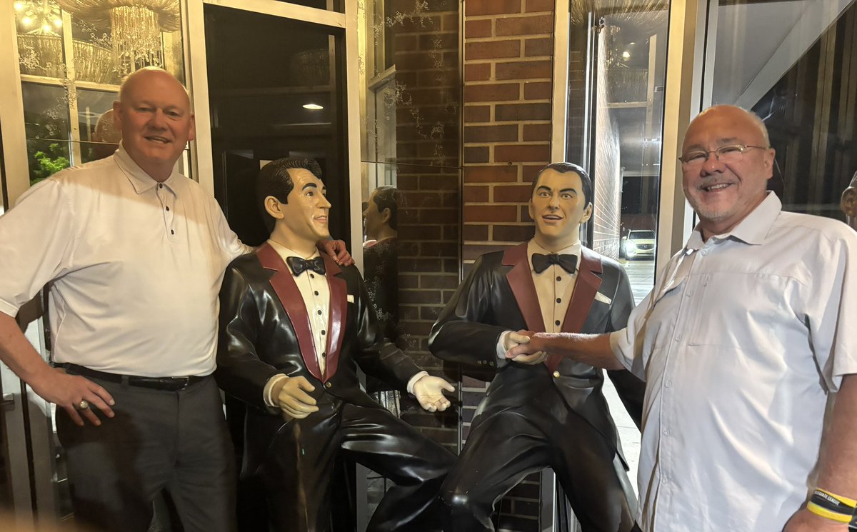 Happy 65th Birthday wishes to Tony Weatherbee  🥂

Photo Op with Dean Martin, Frank Sinatra and Tony  📸
