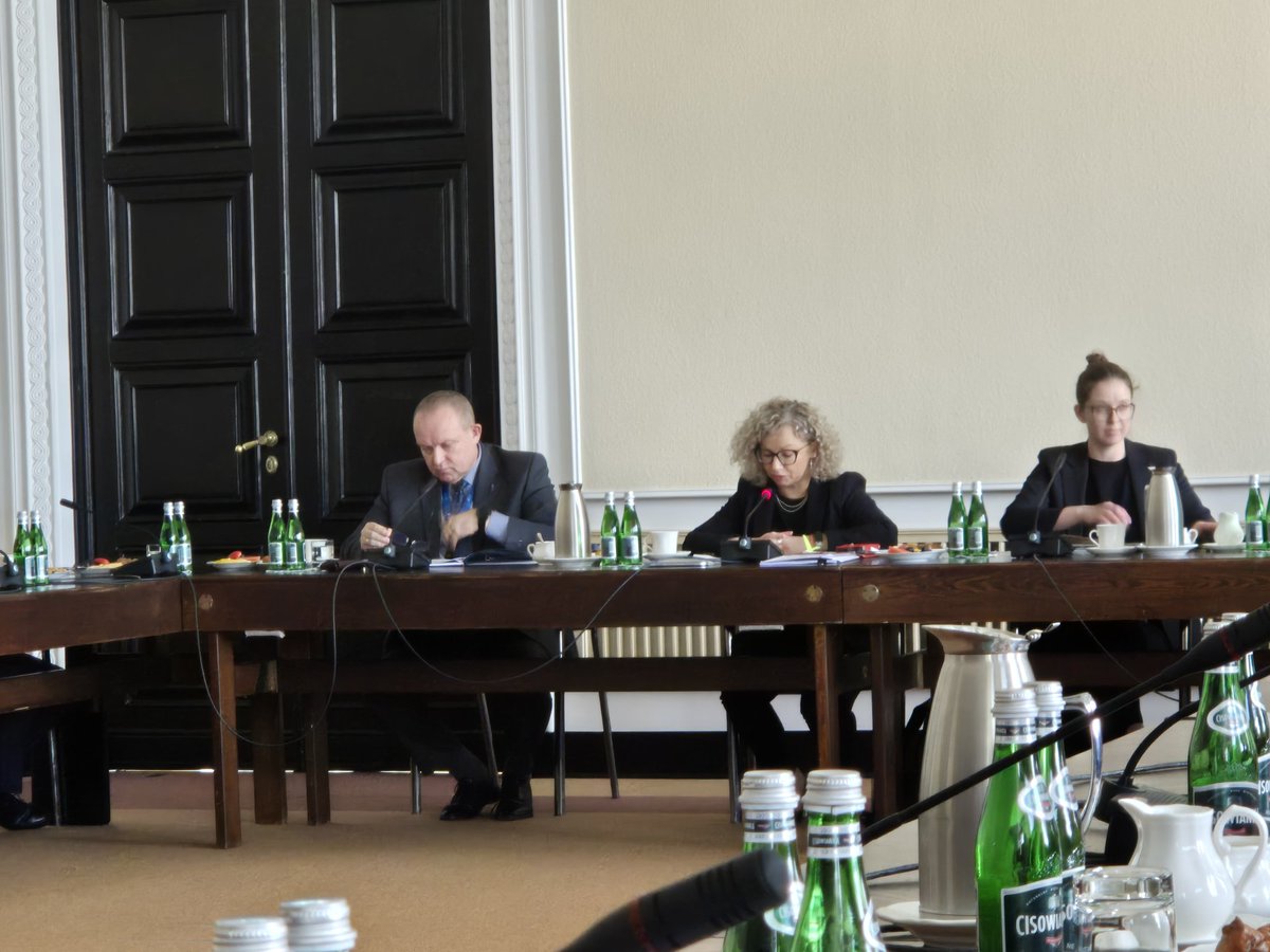 federacja.socjalnych (@federacjasocjal) on Twitter photo 📣🟦 W dniu dzisiejszym uczestniczyliśmy w zorganizowanym przez Ministrę ds. Równości – Panią <a href="/KotulaKat/">Katarzyna Kotula</a> spotkaniu w KPRM. Podczas obrad padła zapowiedź nowelizacji ustawy o przeciwdziałaniu przemocy domowej Więcej ➡️
federacja-socjalnych.pl/index.php/aktu… 📣🟦 W dniu dzisiejszym uczestniczyliśmy w zorganizowanym przez Ministrę ds. Równości – Panią <a href="/KotulaKat/">Katarzyna Kotula</a> spotkaniu w KPRM. Podczas obrad padła zapowiedź nowelizacji ustawy o przeciwdziałaniu przemocy domowej Więcej ➡️
federacja-socjalnych.pl/index.php/aktu…