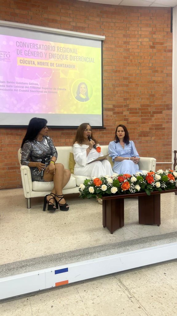 GeneroRamaJud's tweet photo. #Panel La violencia de género está ligada
a una desigualdad de base: las mujeres tienen menos acceso al trabajo formal, a cargos políticos, a educación superior o a la tierra. Esta marginación estructural perpetúa la exclusión, y la exclusión alimenta la violencia. #Roldegenero https://t.co/n0tiqcxBd1