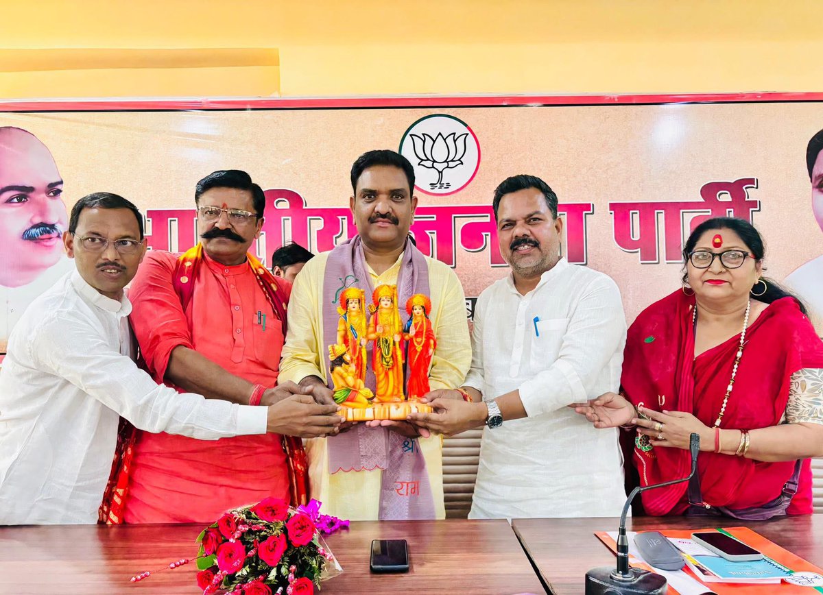 MaheshCGuptaBJP's tweet photo. आज बदायूँ भाजपा जिला कार्यालय पर पुण्यश्लोक रानी अहिल्याबाई होल्कर जन्म त्रिशताब्दी वर्ष स्मृति अभियान (21 मई से 31 मई 2025 तक) के अंतर्गत आयोजित जिला बैठक को माननीय राज्यमंत्री (स्वतंत्र प्रभार) श्री @asim_arun जी के साथ संबोधित किया !! https://t.co/tKH6NV3HkD