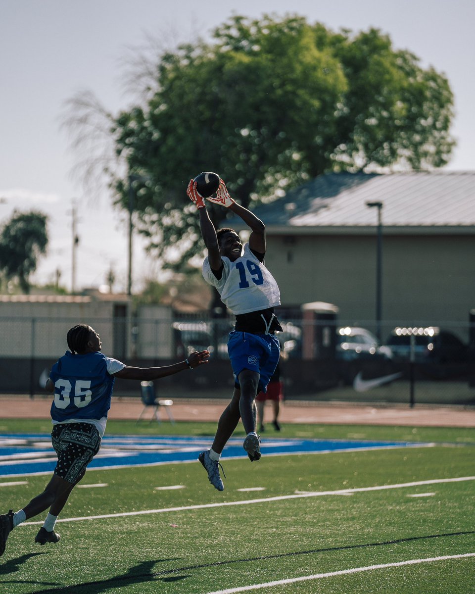 PeteKnow (@peteknow_) on Twitter photo •<a href="/chandler_wolves/">Chandler High Football Boosters</a> offense looking ready for a big first year under HC Ty Wisdom!
Some key playmakers for the Wolves offensively:
‘27 QB <a href="/WillMencl/">Will Mencl</a>
‘28 RB <a href="/chaseochoa_09/">chase ochoa</a>
‘27 WR <a href="/jaigothands/">Jai Jones | c/o 2027</a>
‘27 WR <a href="/kaydongray25/">Kaydon gray</a>
‘27 WR <a href="/MaxwellSprott/">maxwell sprott</a>
‘26 WR/DB <a href="/13Imtoofast/">Hamisi Juma</a>
‘26 WR/ATH •<a href="/chandler_wolves/">Chandler High Football Boosters</a> offense looking ready for a big first year under HC Ty Wisdom!
Some key playmakers for the Wolves offensively:
‘27 QB <a href="/WillMencl/">Will Mencl</a>
‘28 RB <a href="/chaseochoa_09/">chase ochoa</a>
‘27 WR <a href="/jaigothands/">Jai Jones | c/o 2027</a>
‘27 WR <a href="/kaydongray25/">Kaydon gray</a>
‘27 WR <a href="/MaxwellSprott/">maxwell sprott</a>
‘26 WR/DB <a href="/13Imtoofast/">Hamisi Juma</a>
‘26 WR/ATH