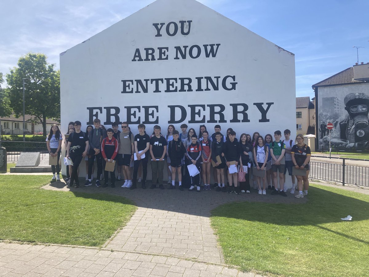 HistorySMG's tweet photo. Students from across the MRLP gathered in Derry for the History Shared Ed program, "Monuments, Memory &amp; Meaning."  Guided by Theatre of Witness Network , we explored many key sites: Ebrington Square, the War Memorial, &amp; Free Derry Corner.A day of learning, reflection &amp; connection https://t.co/oa9CdjPMKQ
