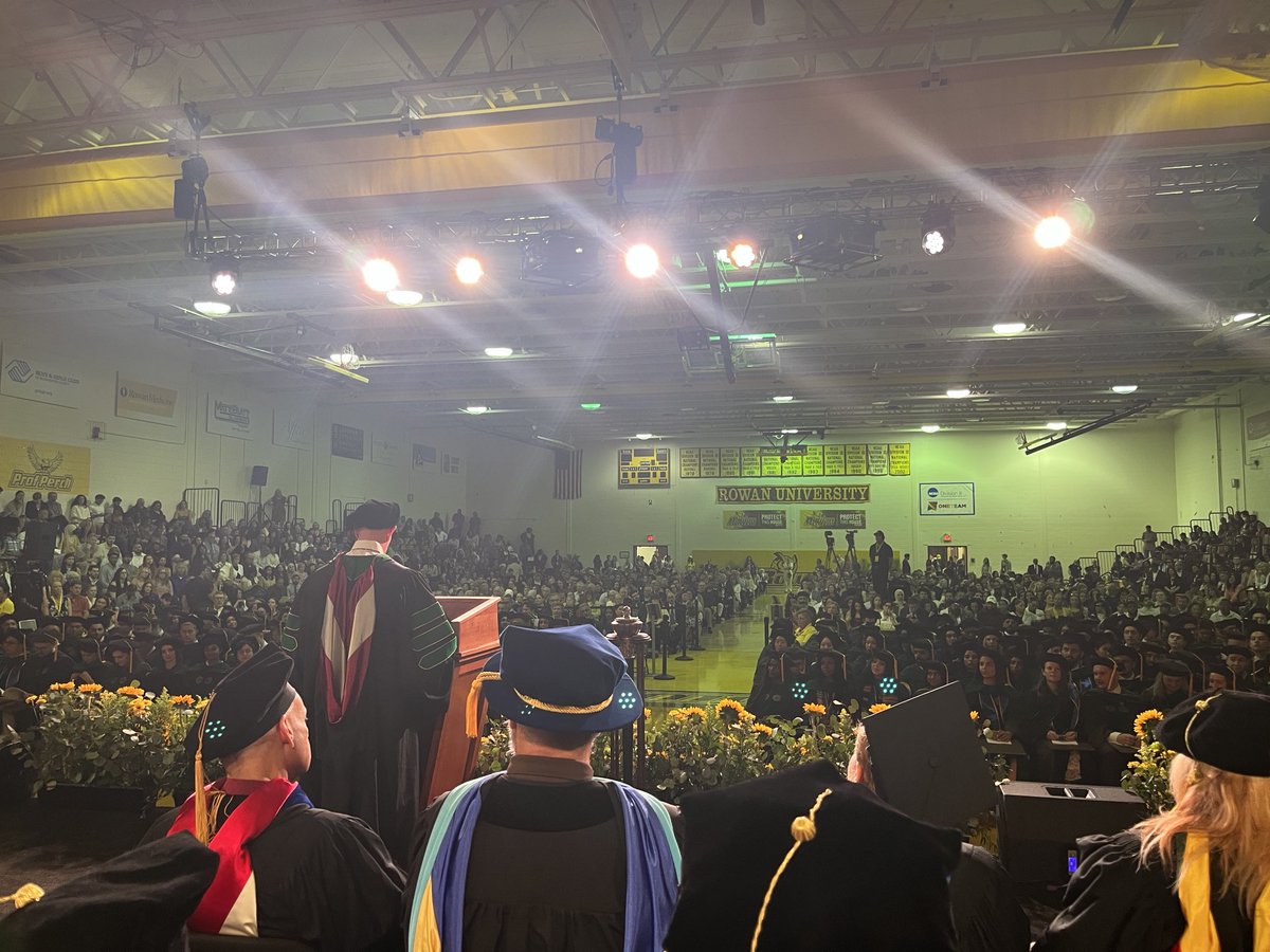 precisiongeri's tweet photo. View of the graduating class of 2025 ⁦⁦@RowanVirtuaSOM⁩ from the platform— a career in academic medicine is a great next decision after residency #WeHaveRoomOnOurStage #ThatsMyDoctor https://t.co/RTNGZHJ2Hx