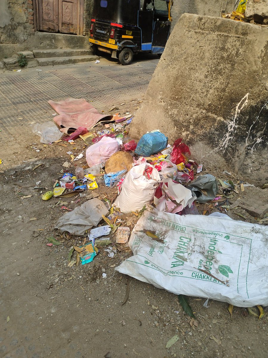 rohit1085's tweet photo. @jmcjammu kindly clear the spot https://t.co/yoZDrNvtky
